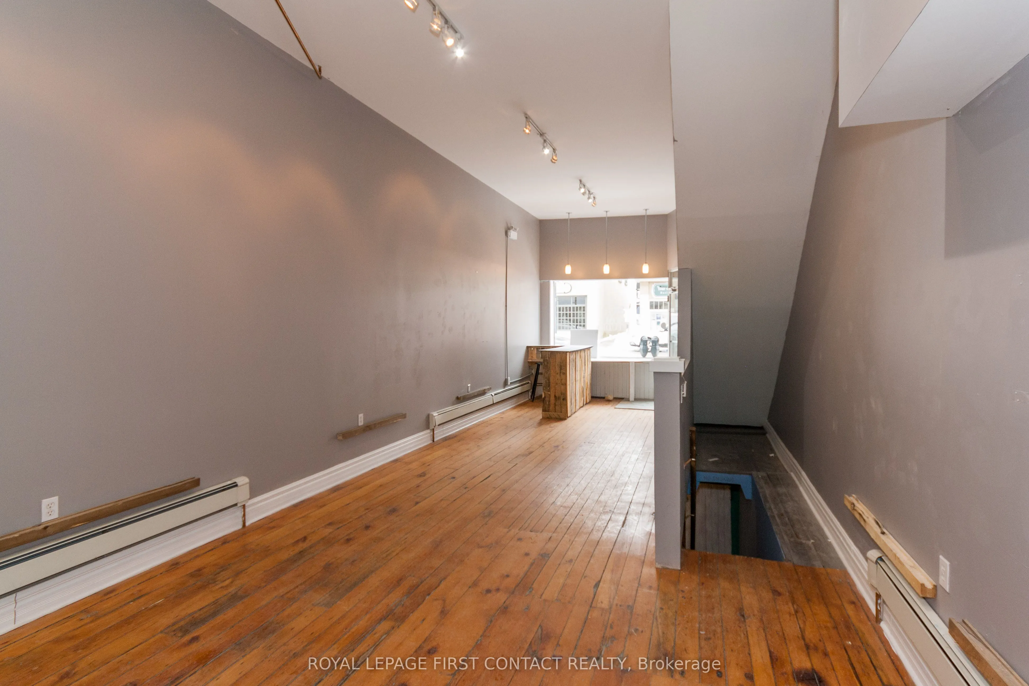 17 Peter Street S