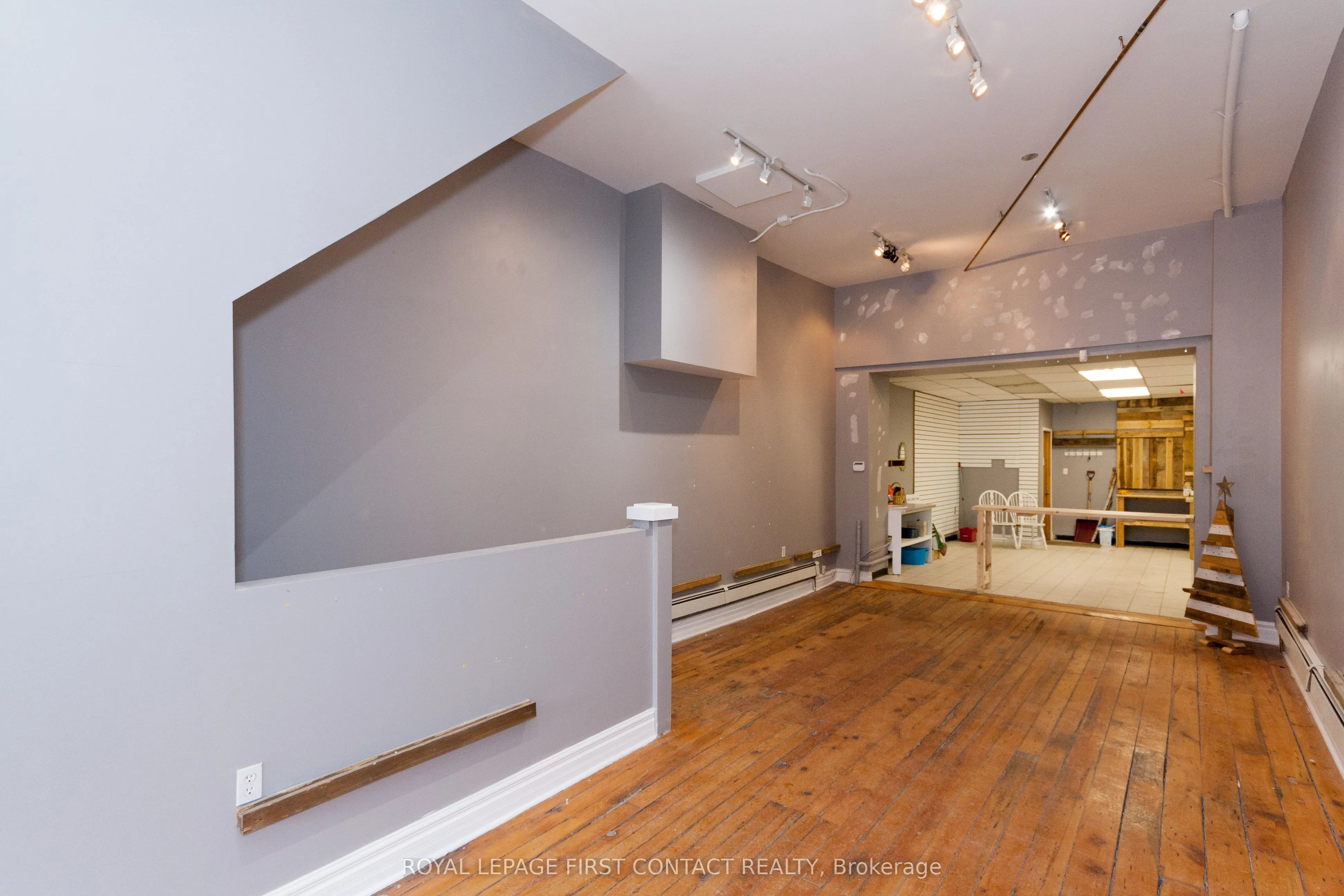 17 Peter Street S