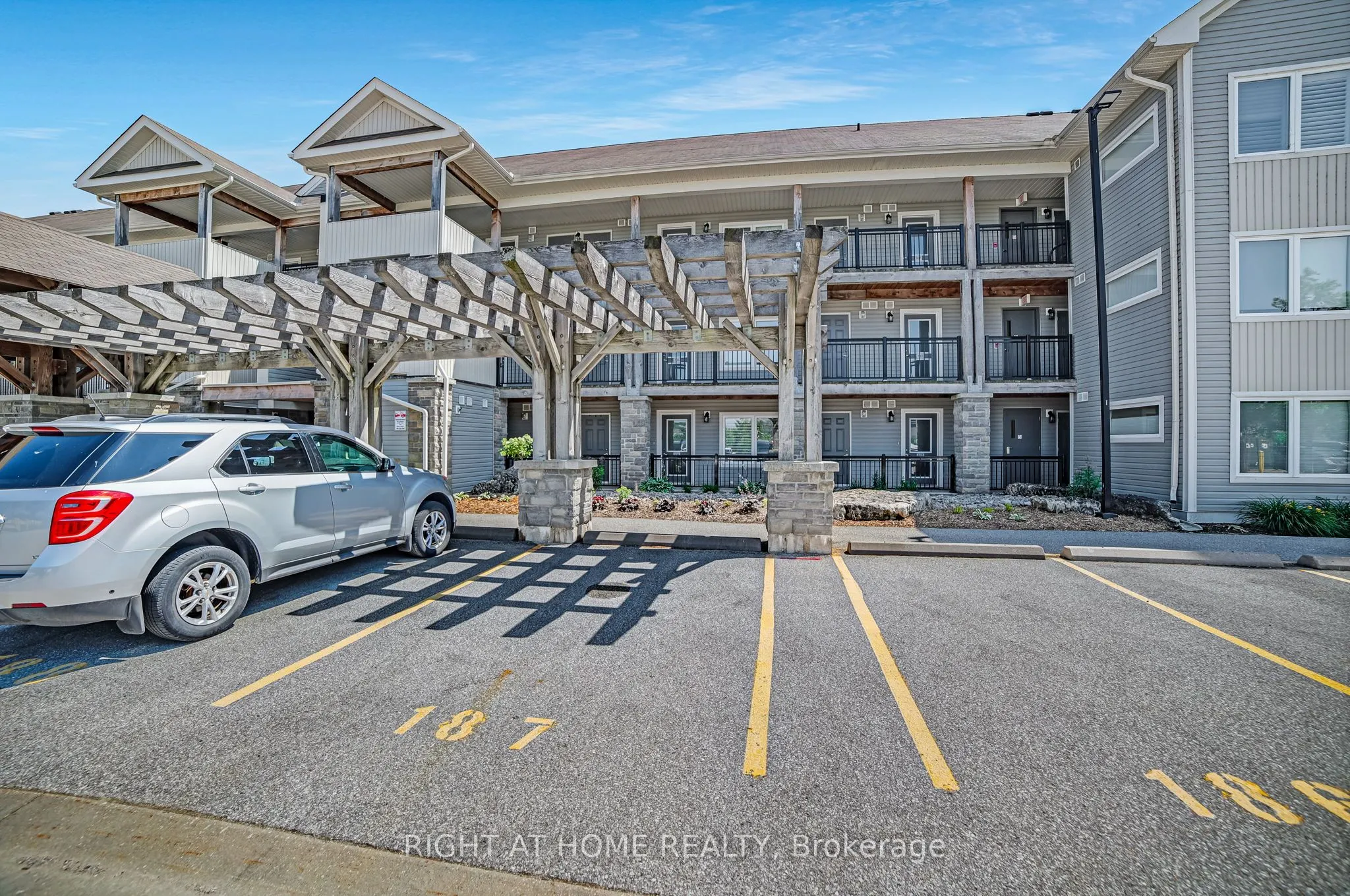 8 Brandy Lane Drive, #307