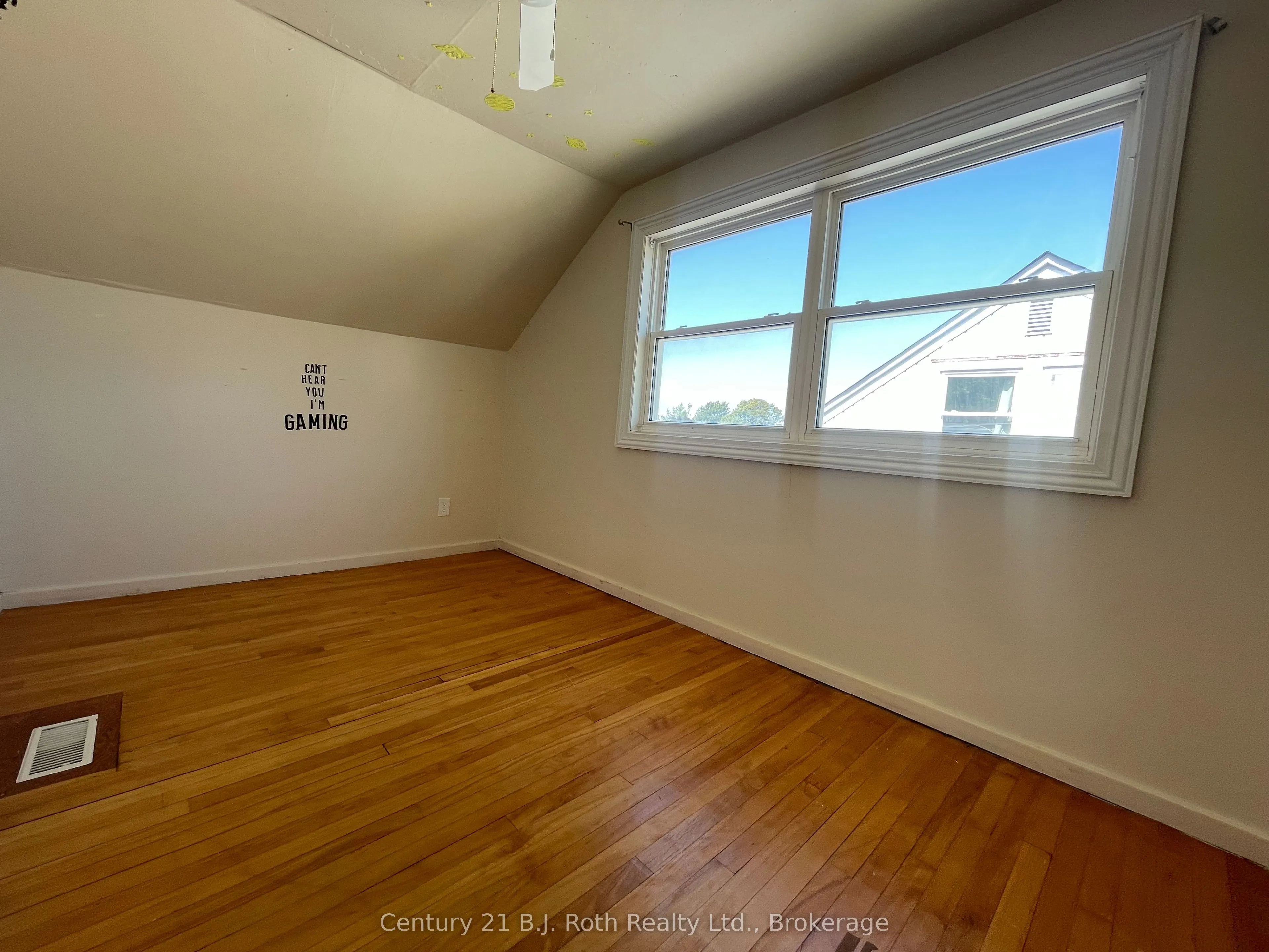 5 Albany Avenue