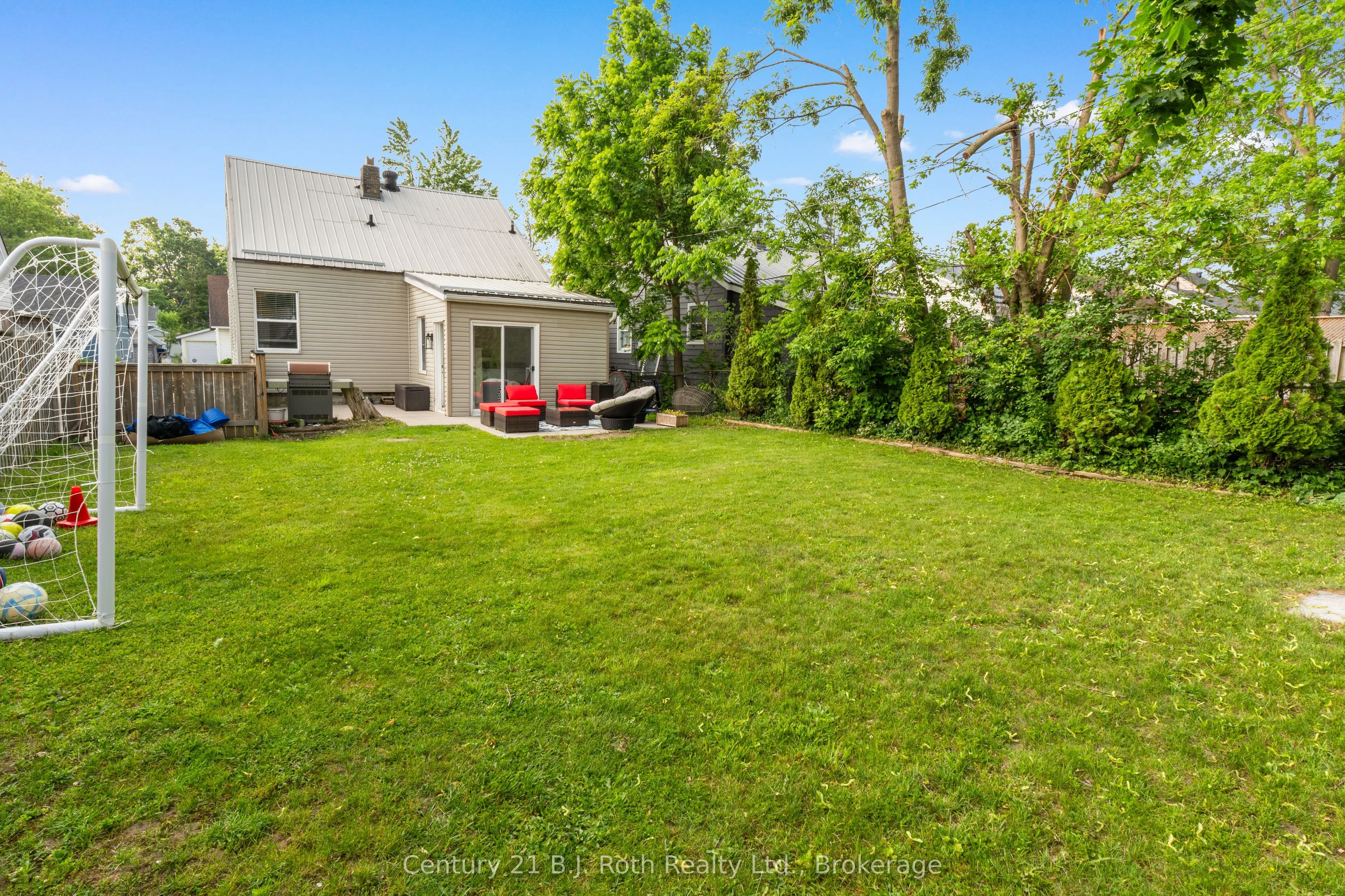 5 Albany Avenue