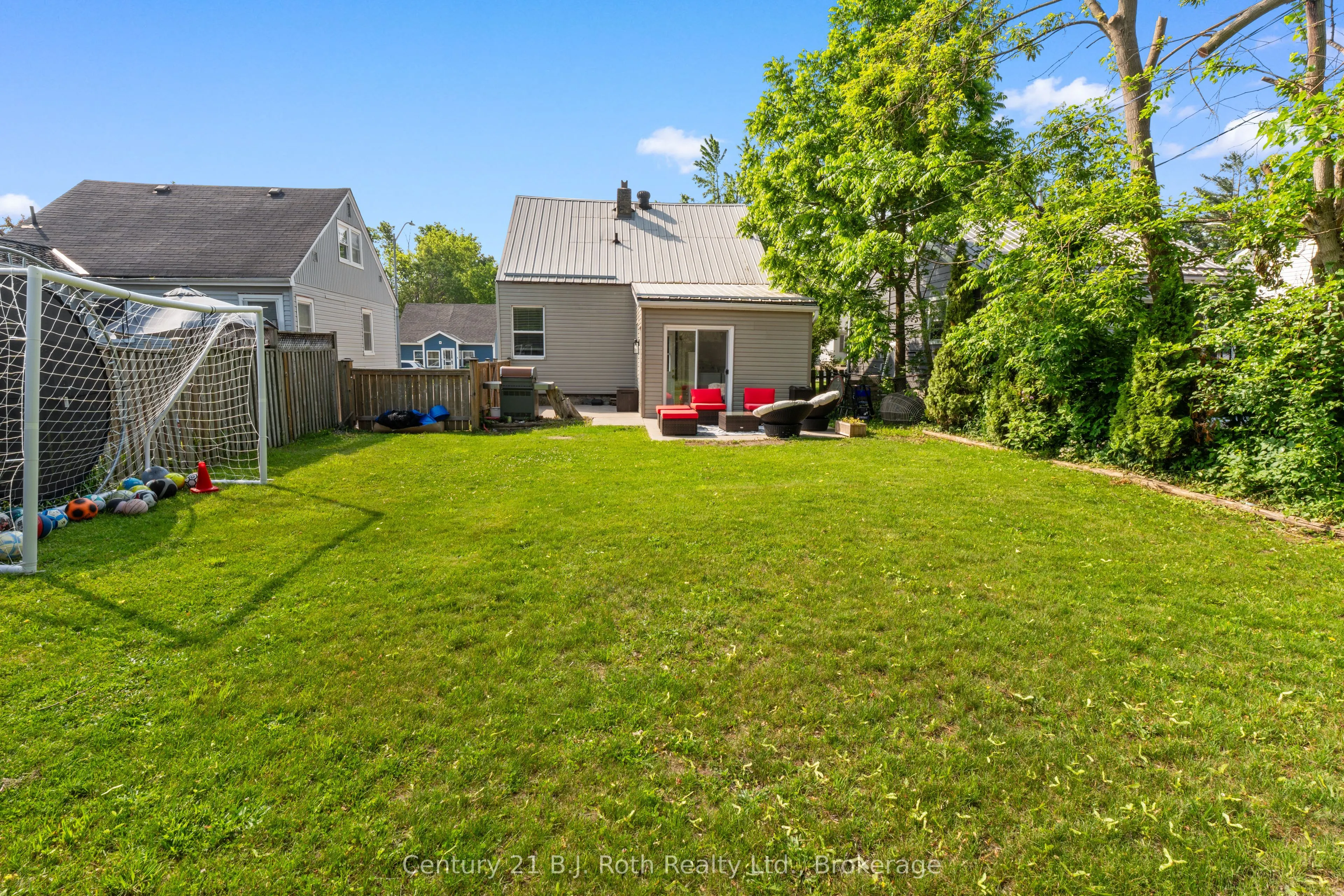 5 Albany Avenue