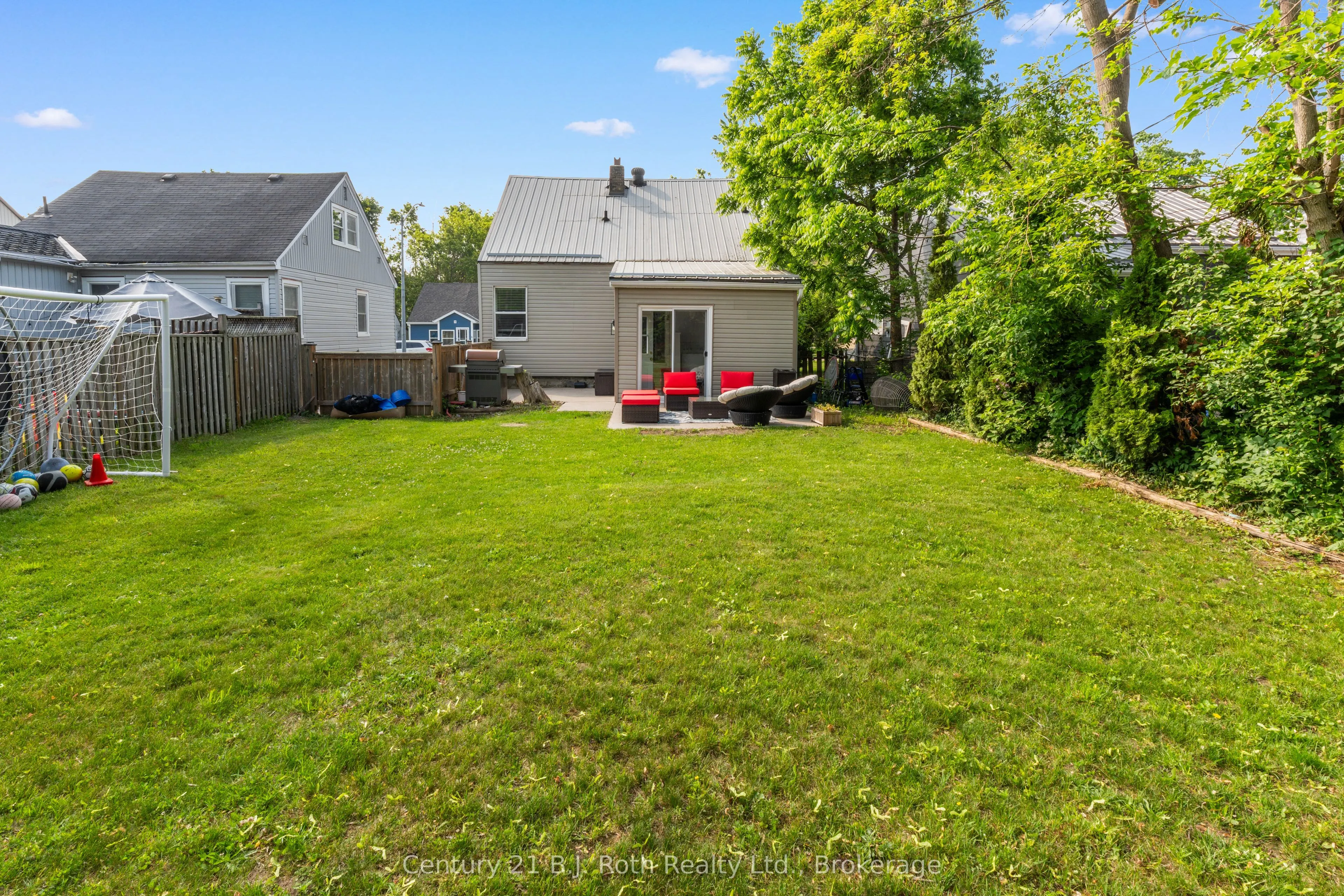 5 Albany Avenue