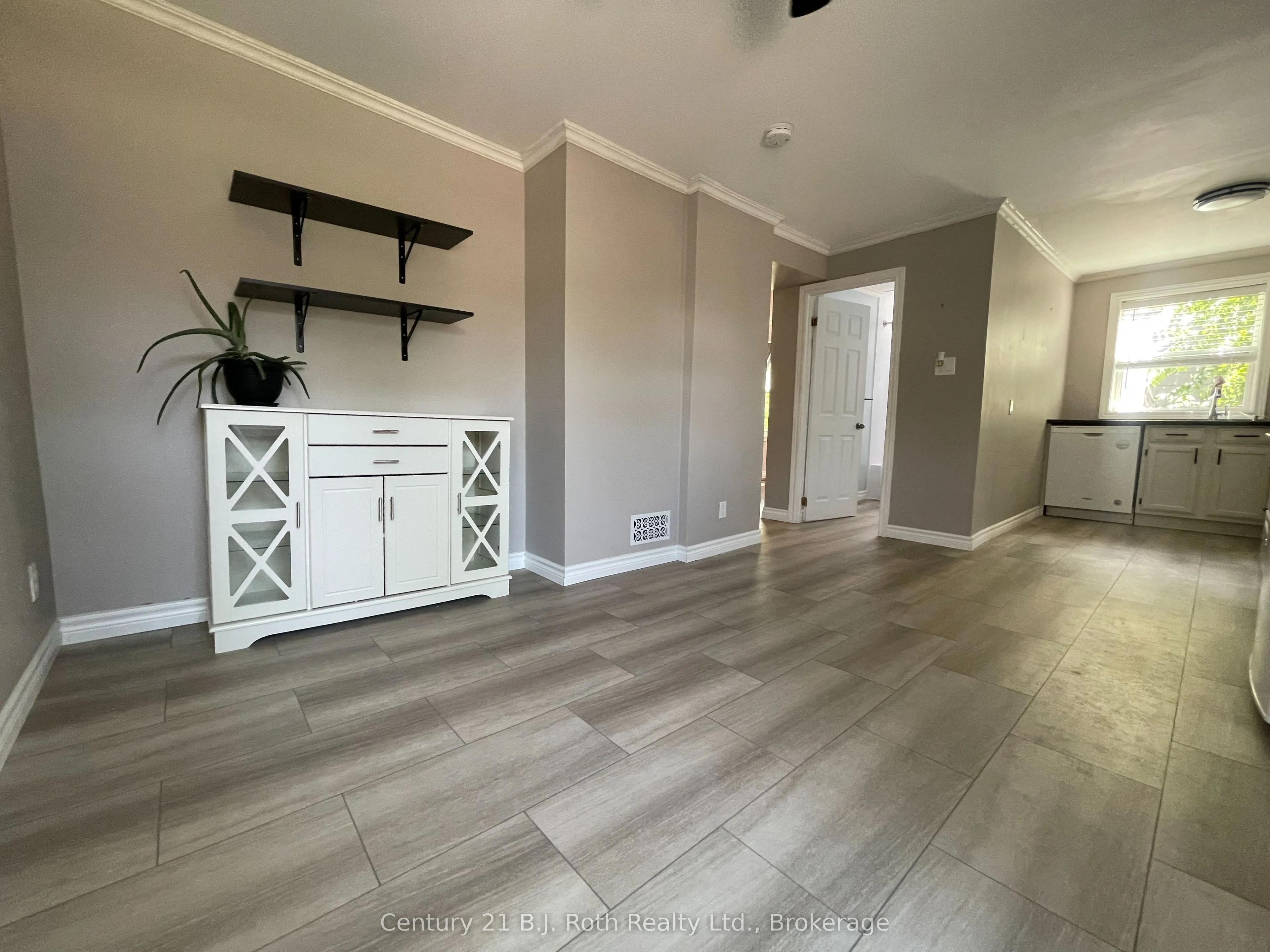 5 Albany Avenue