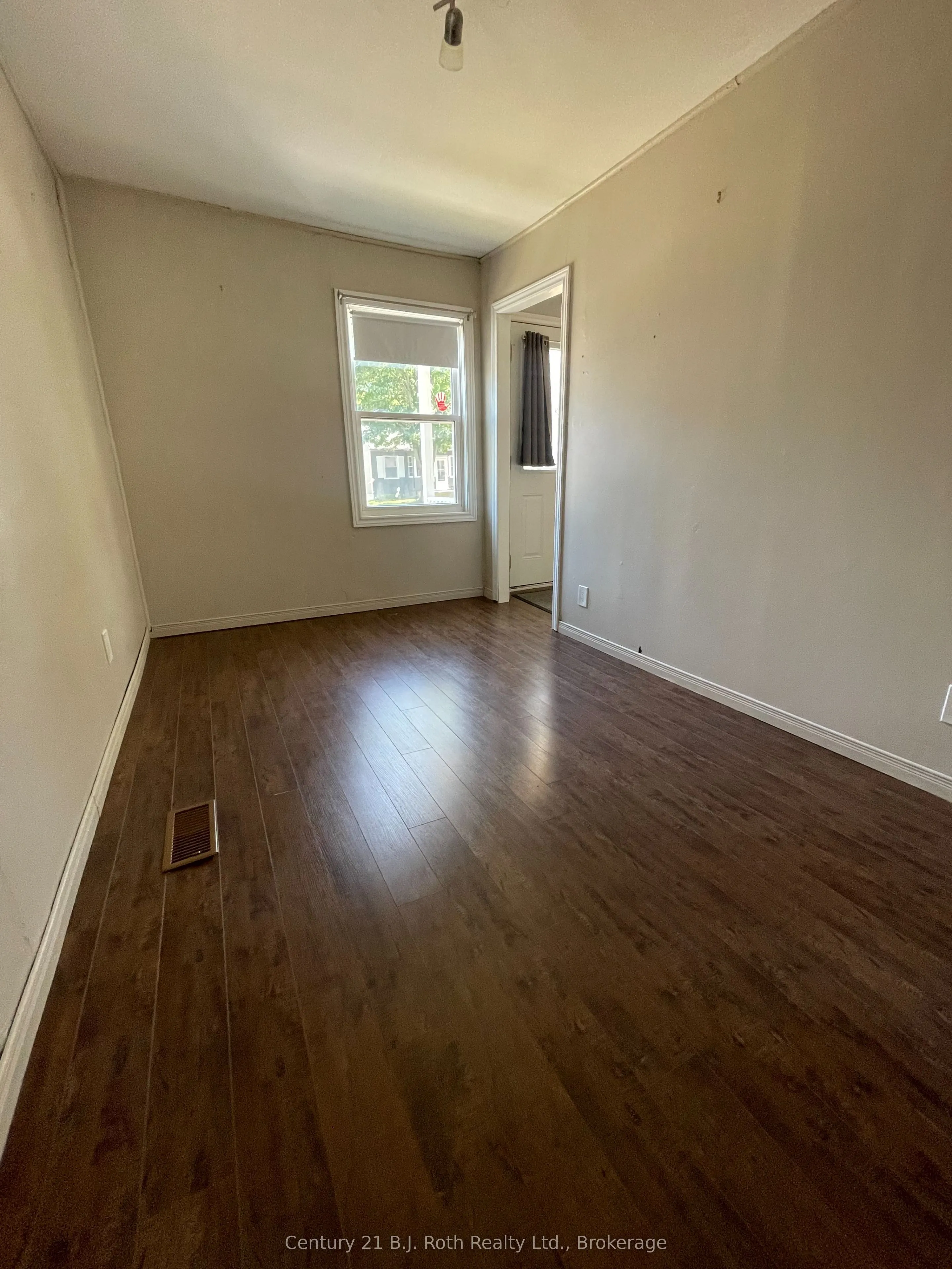 5 Albany Avenue