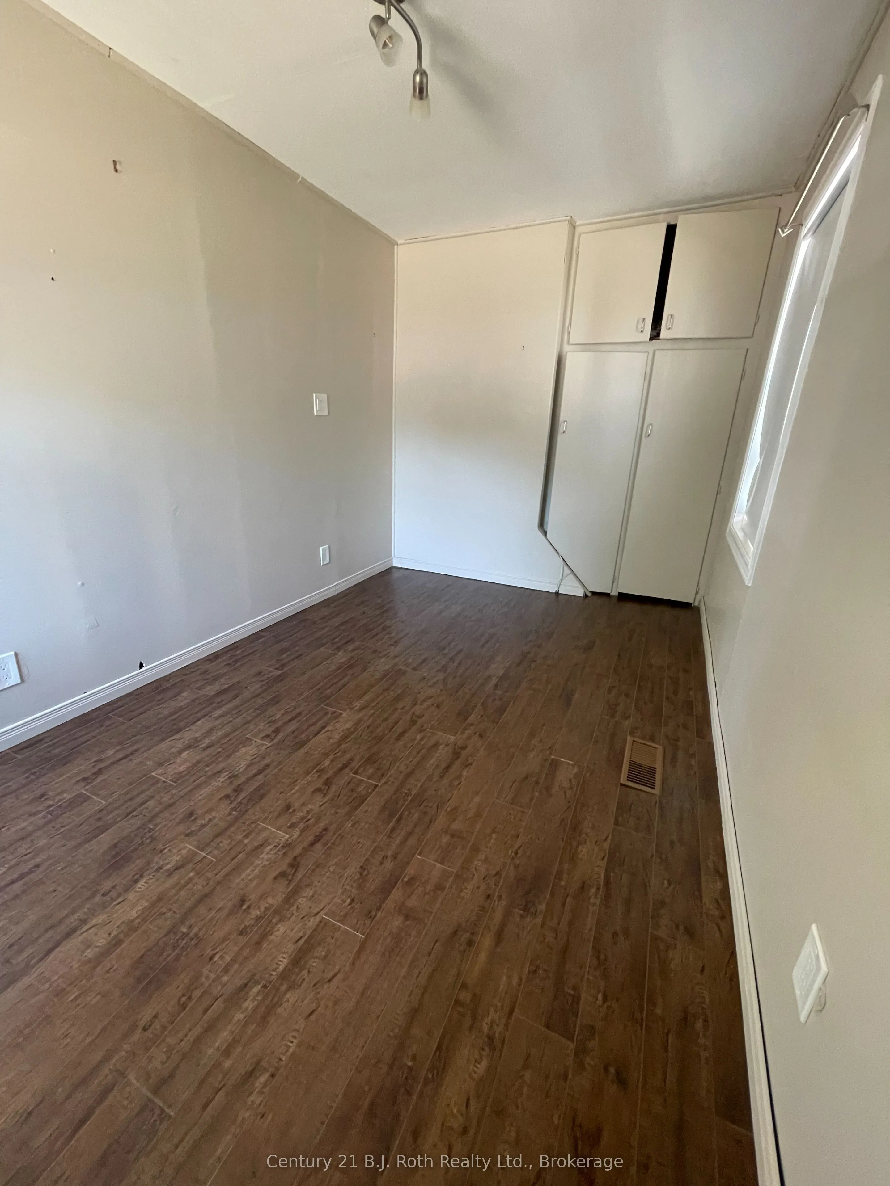 5 Albany Avenue