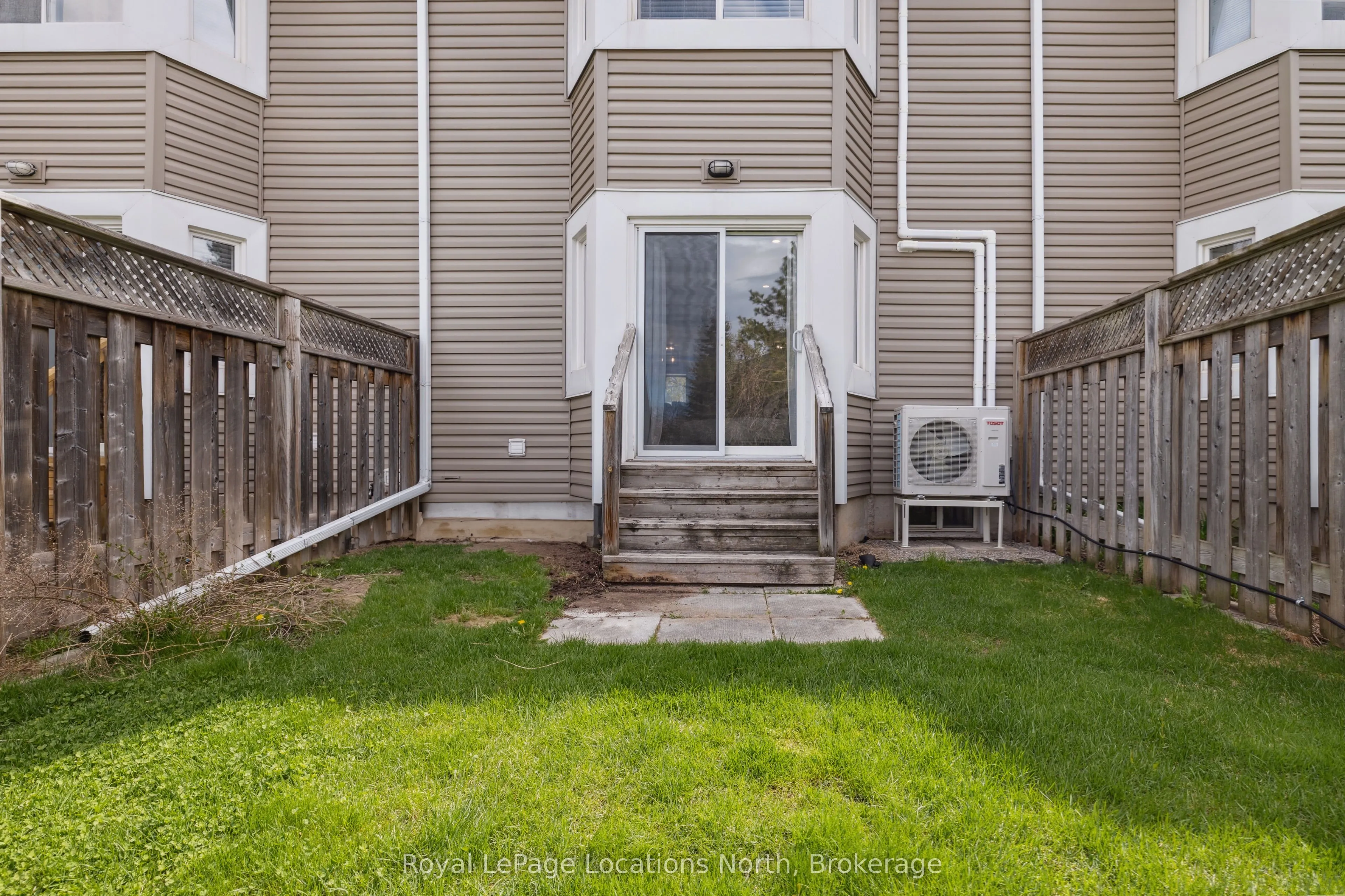 15 Watts Crescent, #16