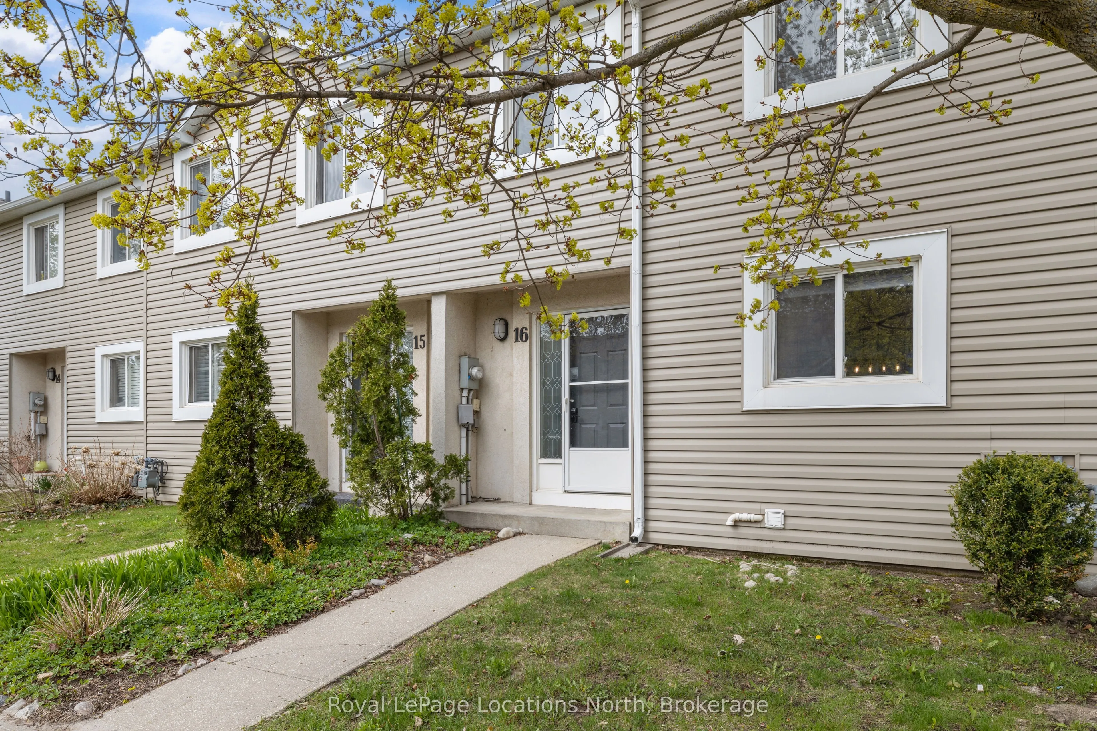 15 Watts Crescent, #16