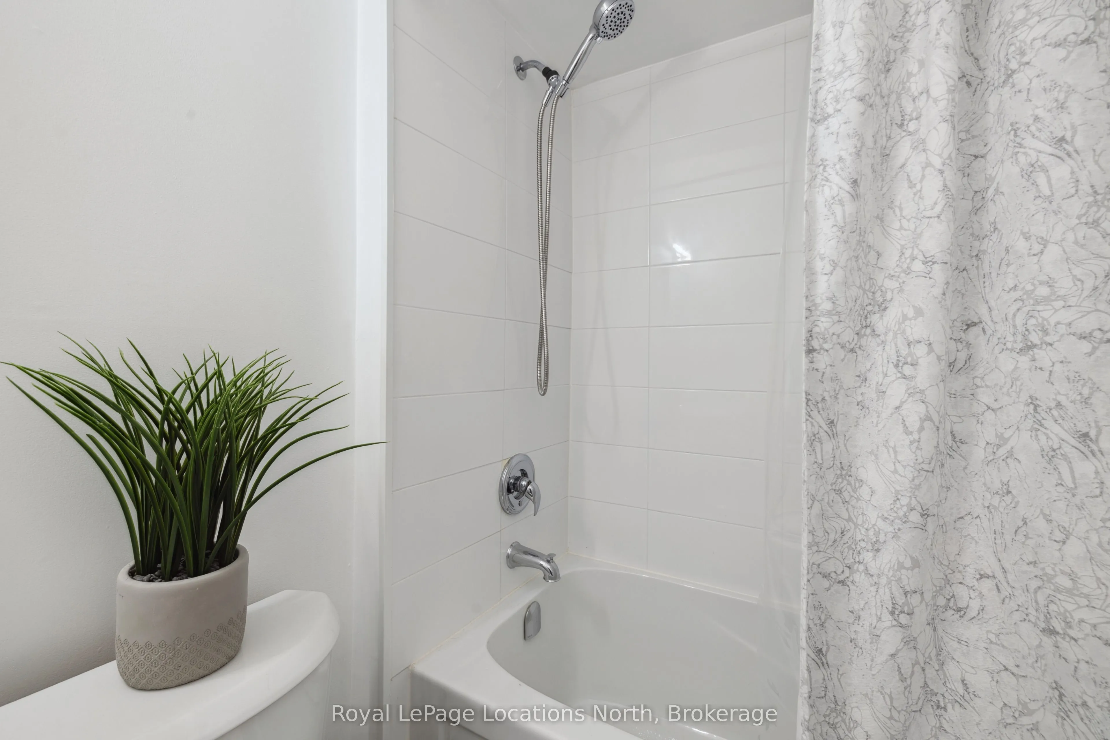 15 Watts Crescent, #16