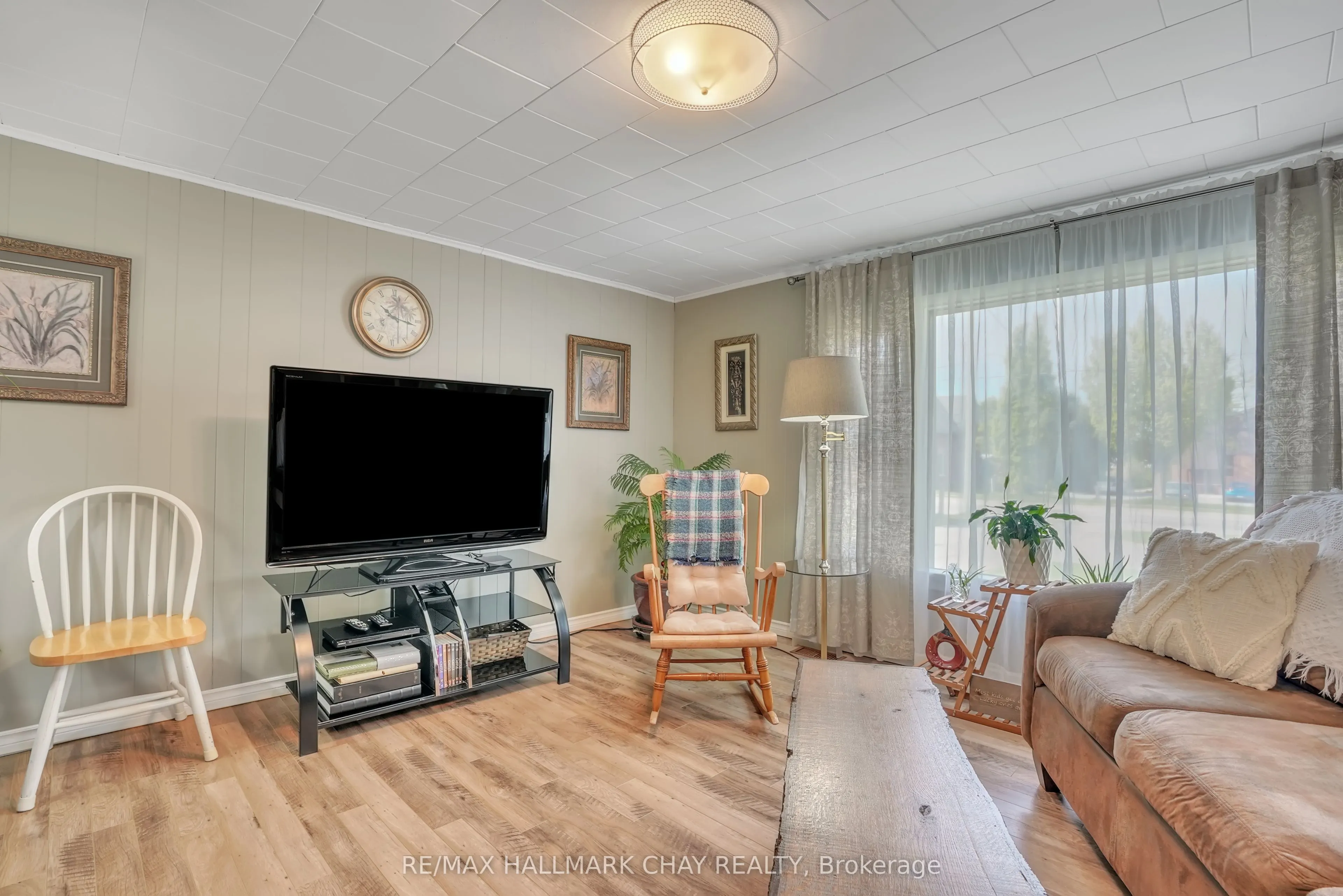 33 Yonge Street N