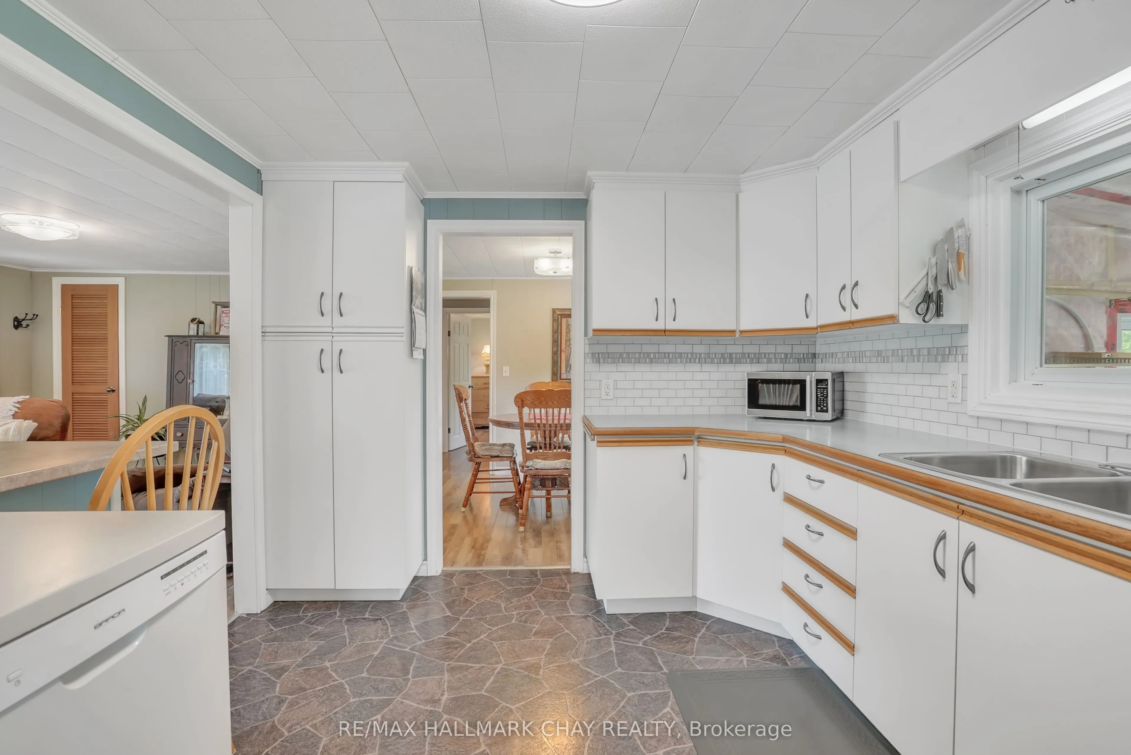 33 Yonge Street N