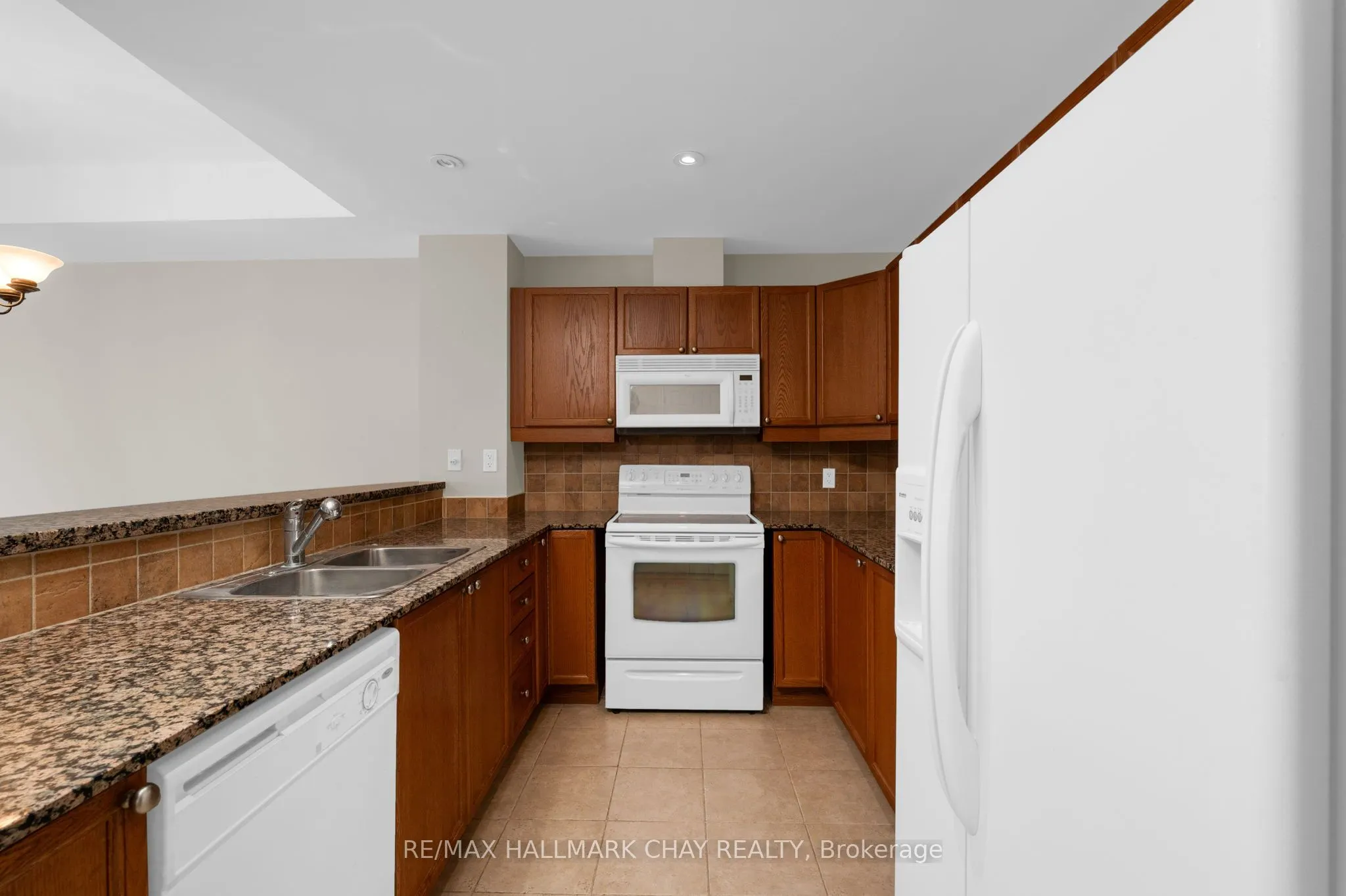 6 Toronto Street, #1006