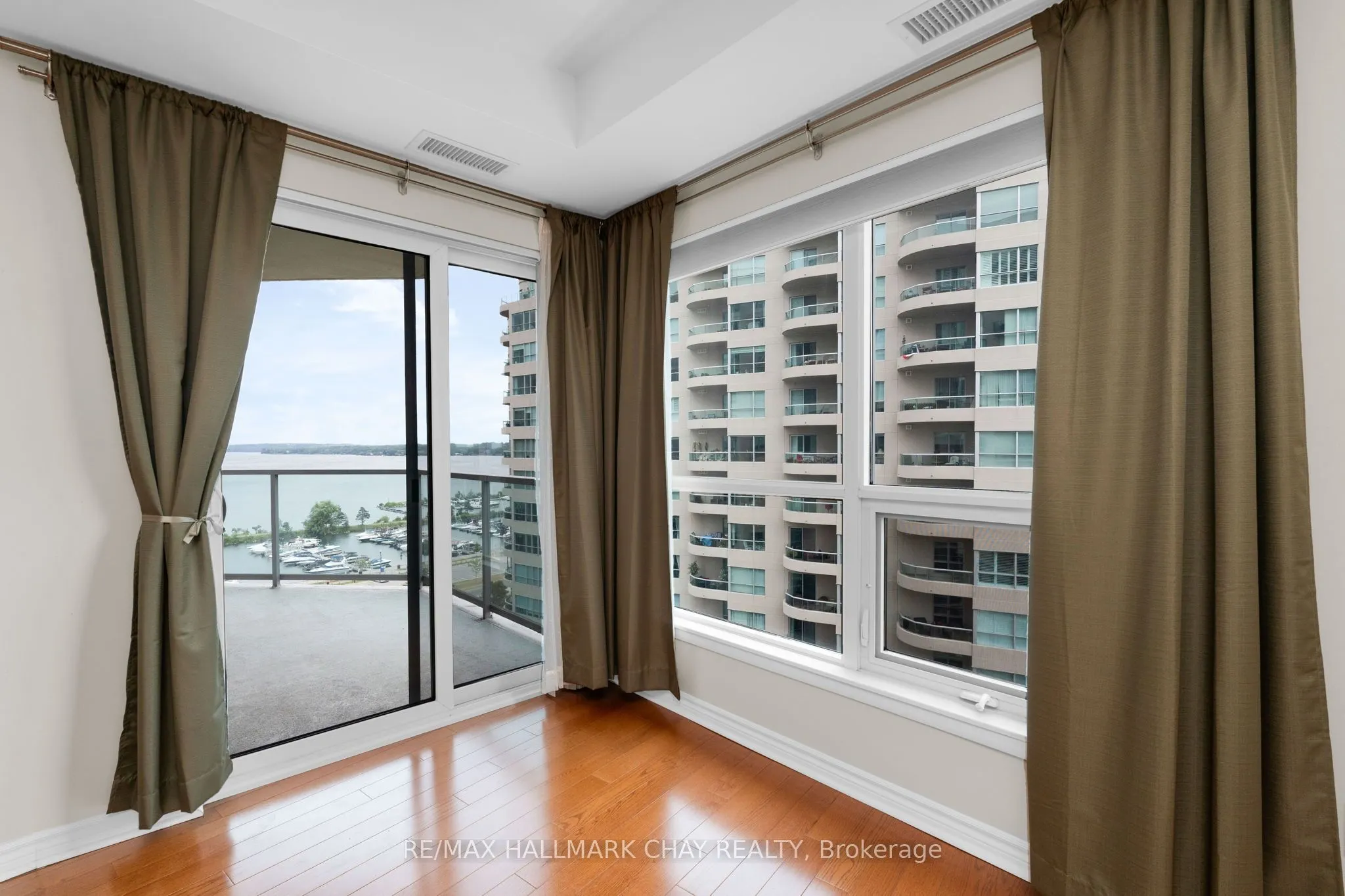 6 Toronto Street, #1006