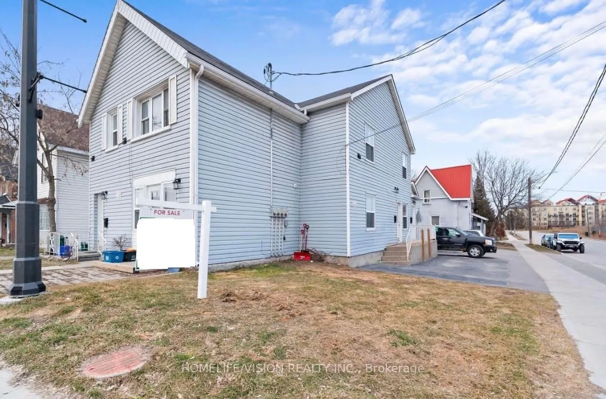 78 Front Street S