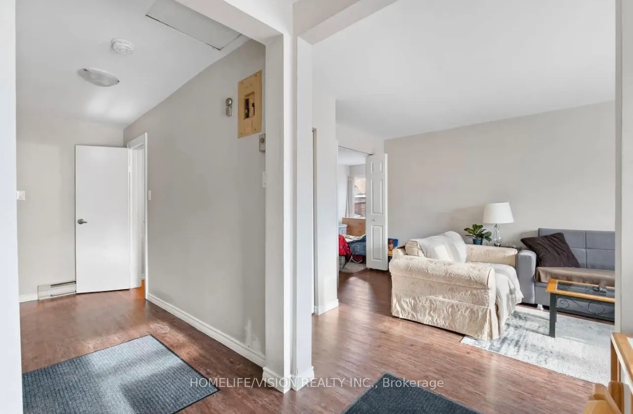 78 Front Street S
