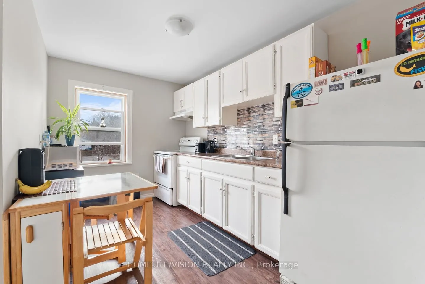 78 Front Street S