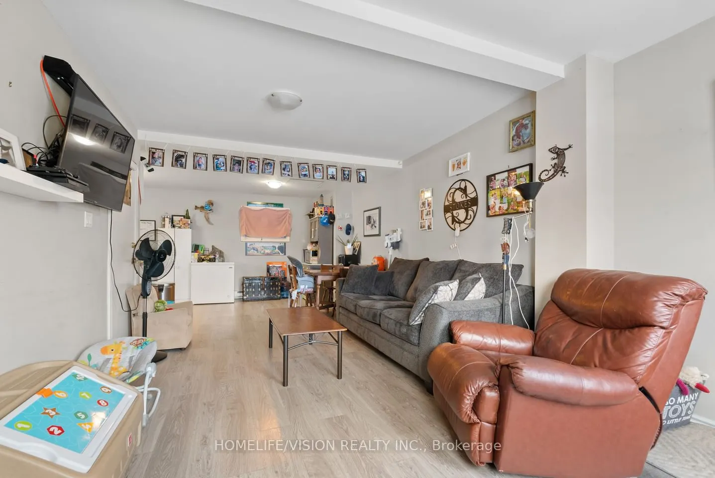 78 Front Street S