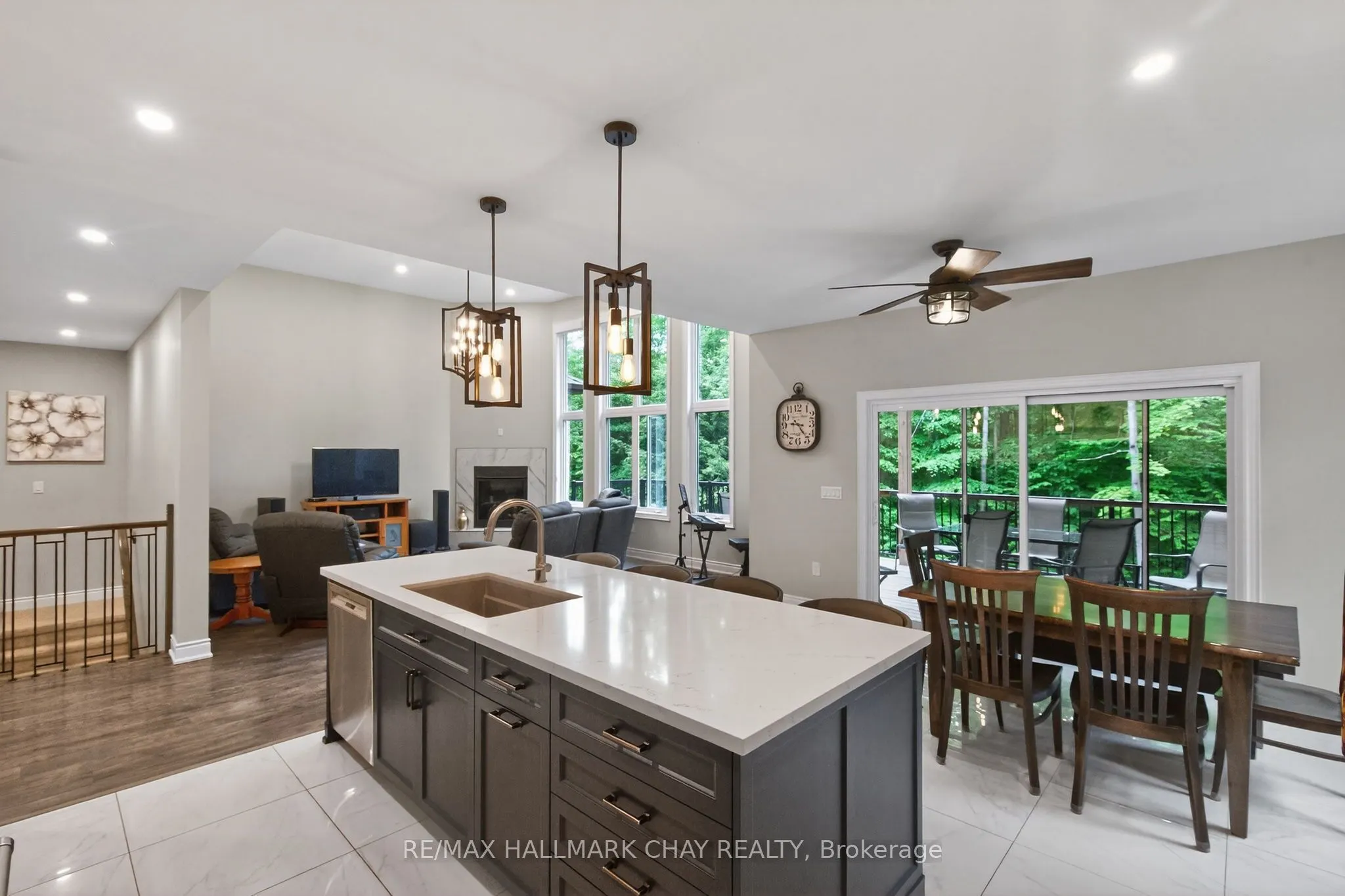 2 Timberland Court S