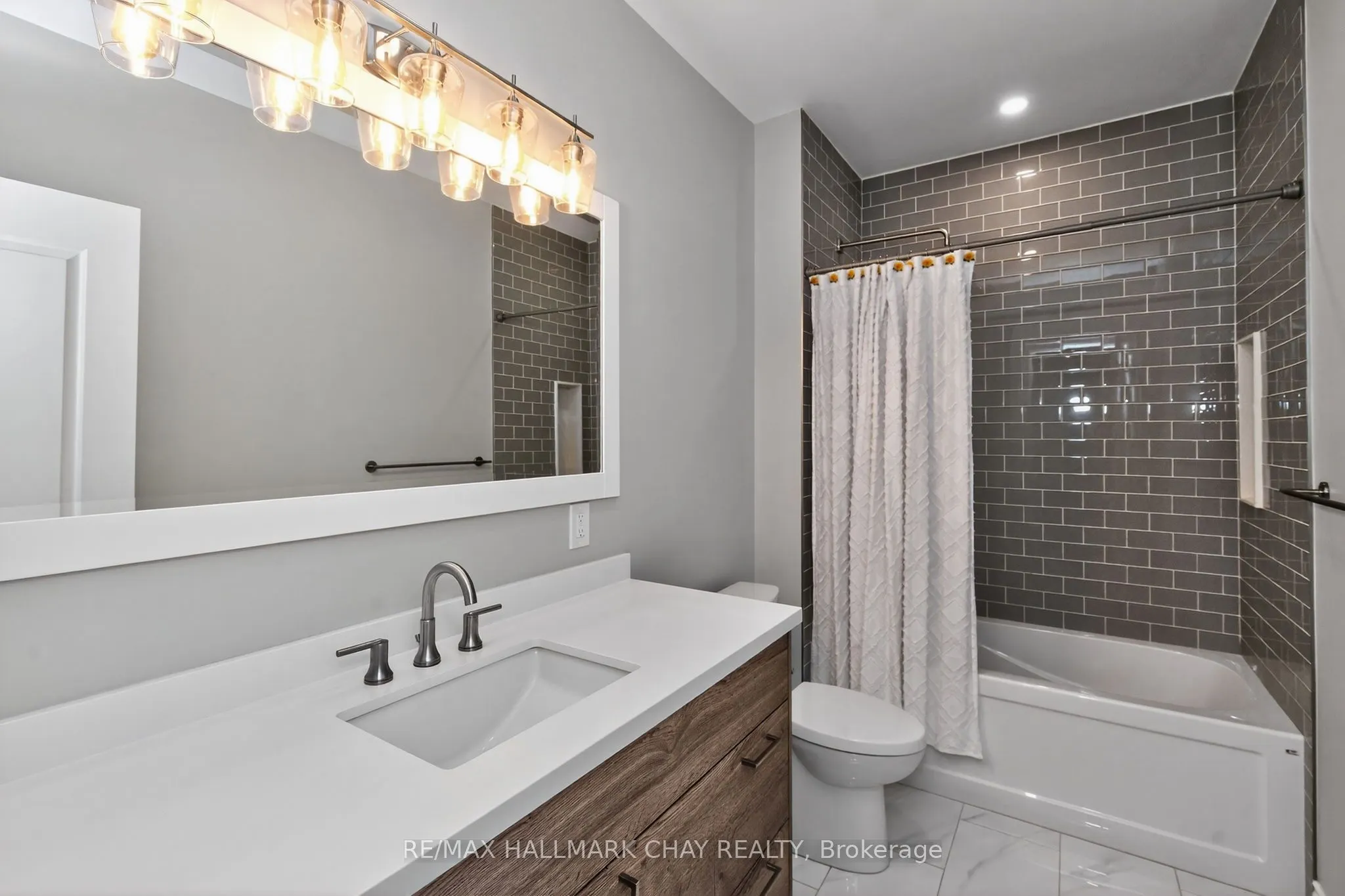 2 Timberland Court S