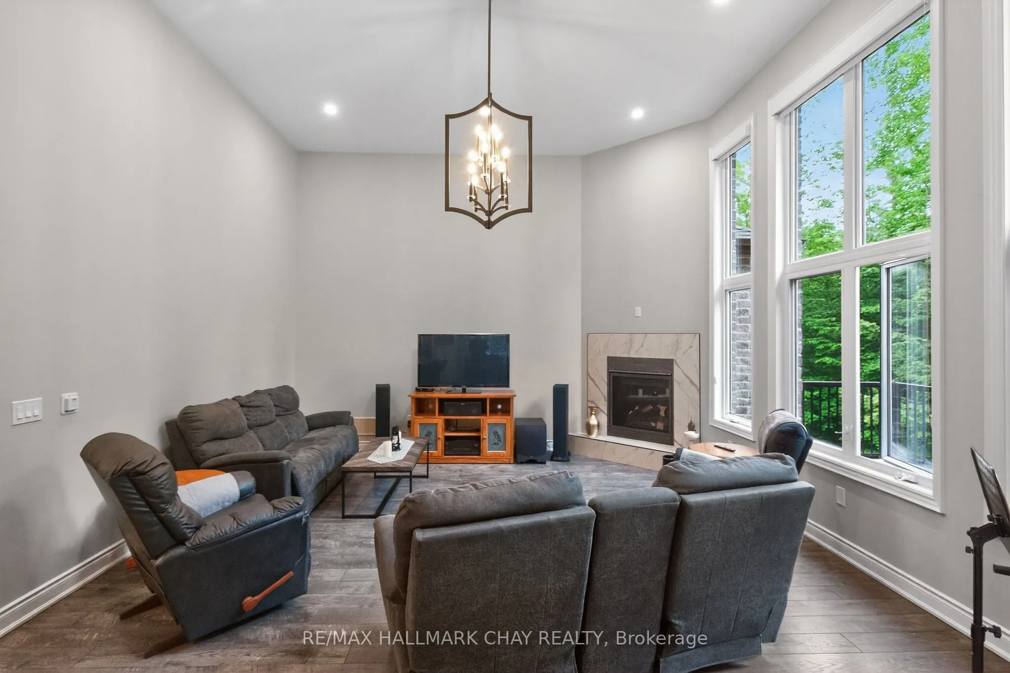 2 Timberland Court S