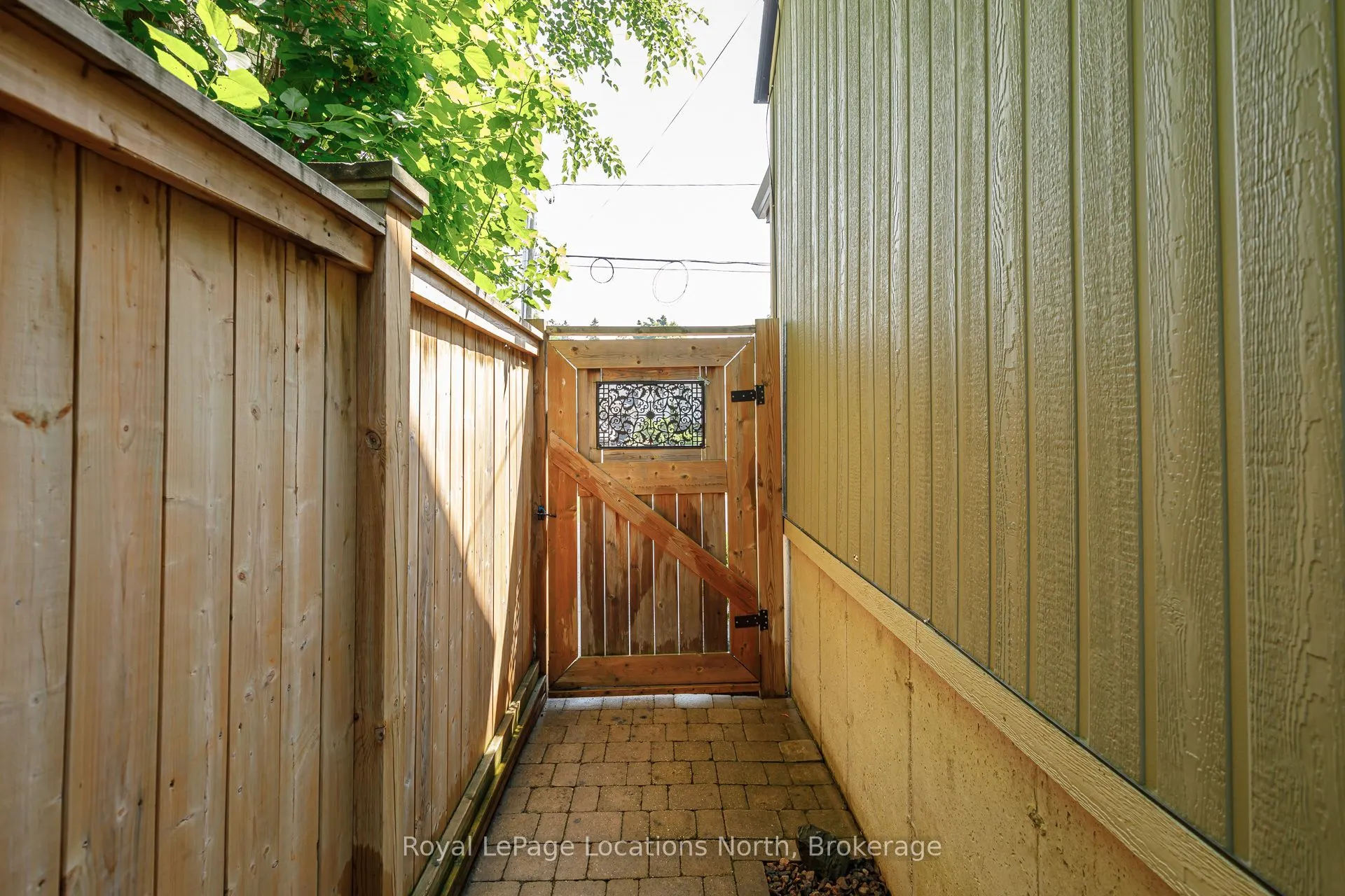 434 Oak Street