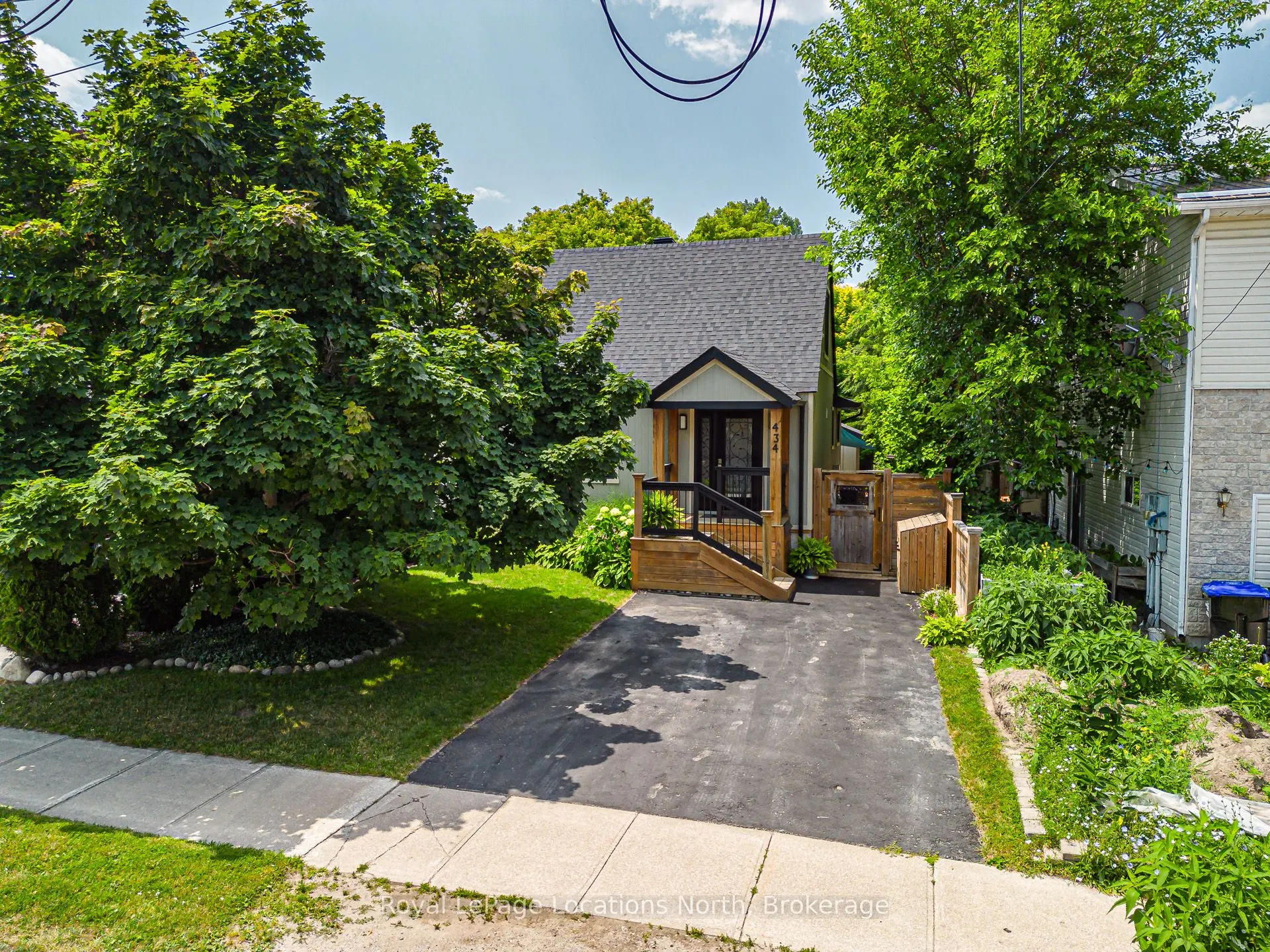 434 Oak Street