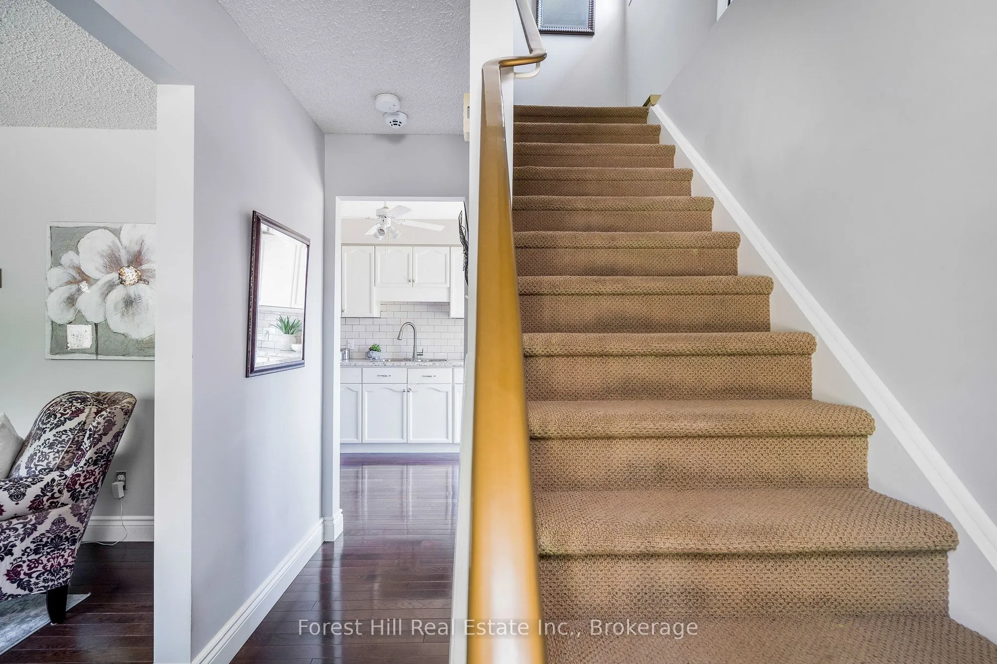 10 Leslie Drive