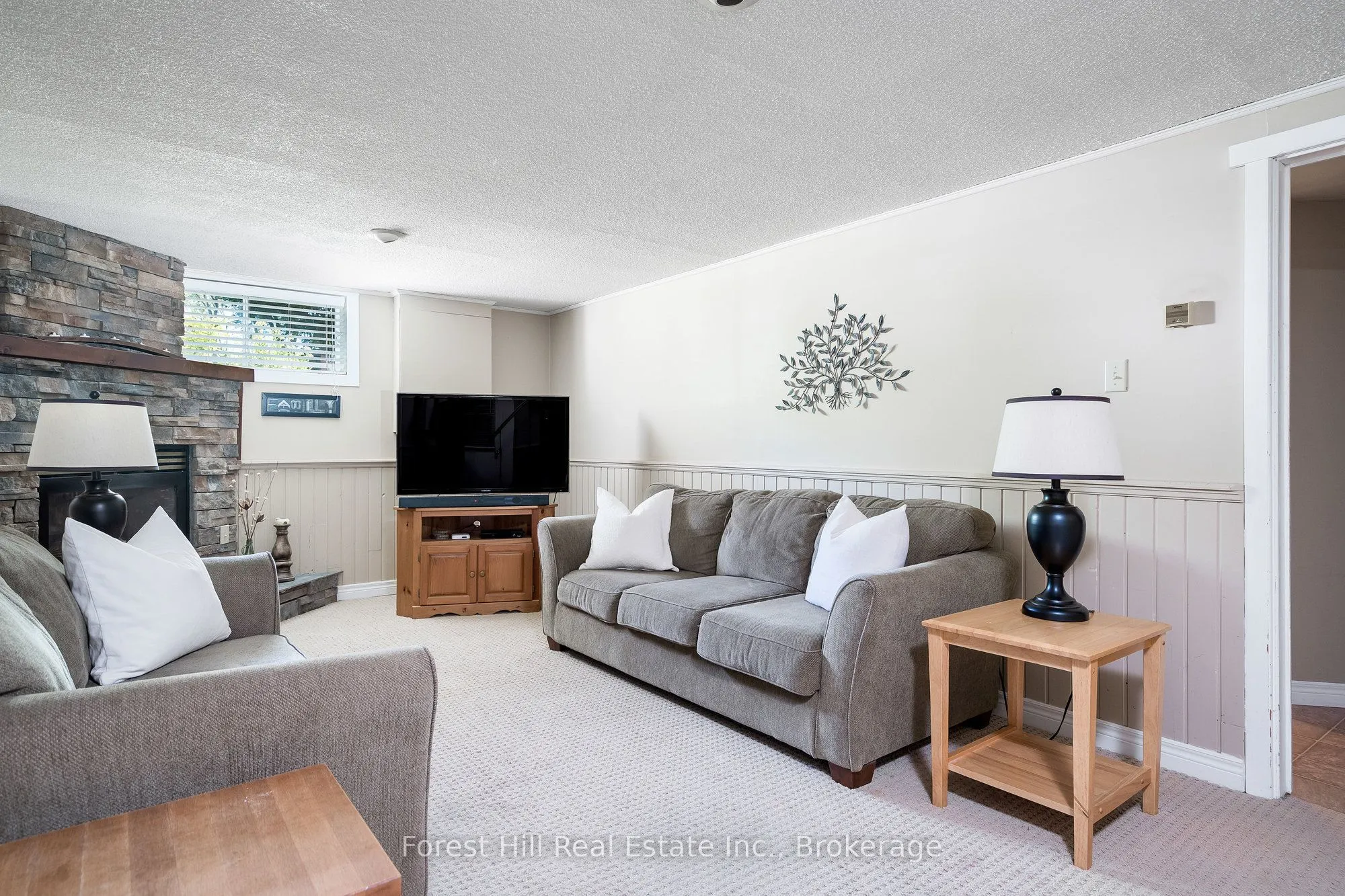 10 Leslie Drive