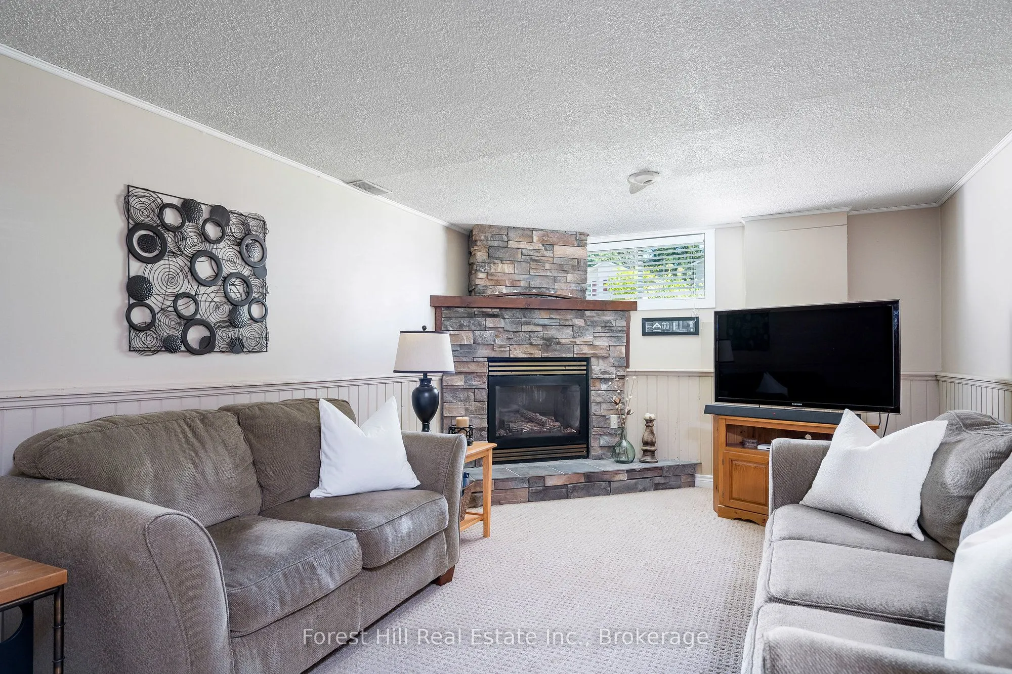 10 Leslie Drive