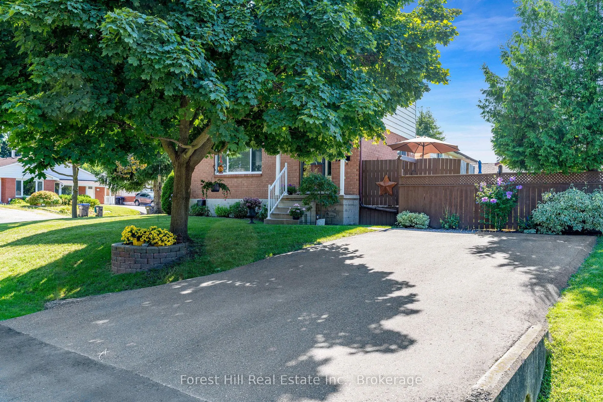 10 Leslie Drive