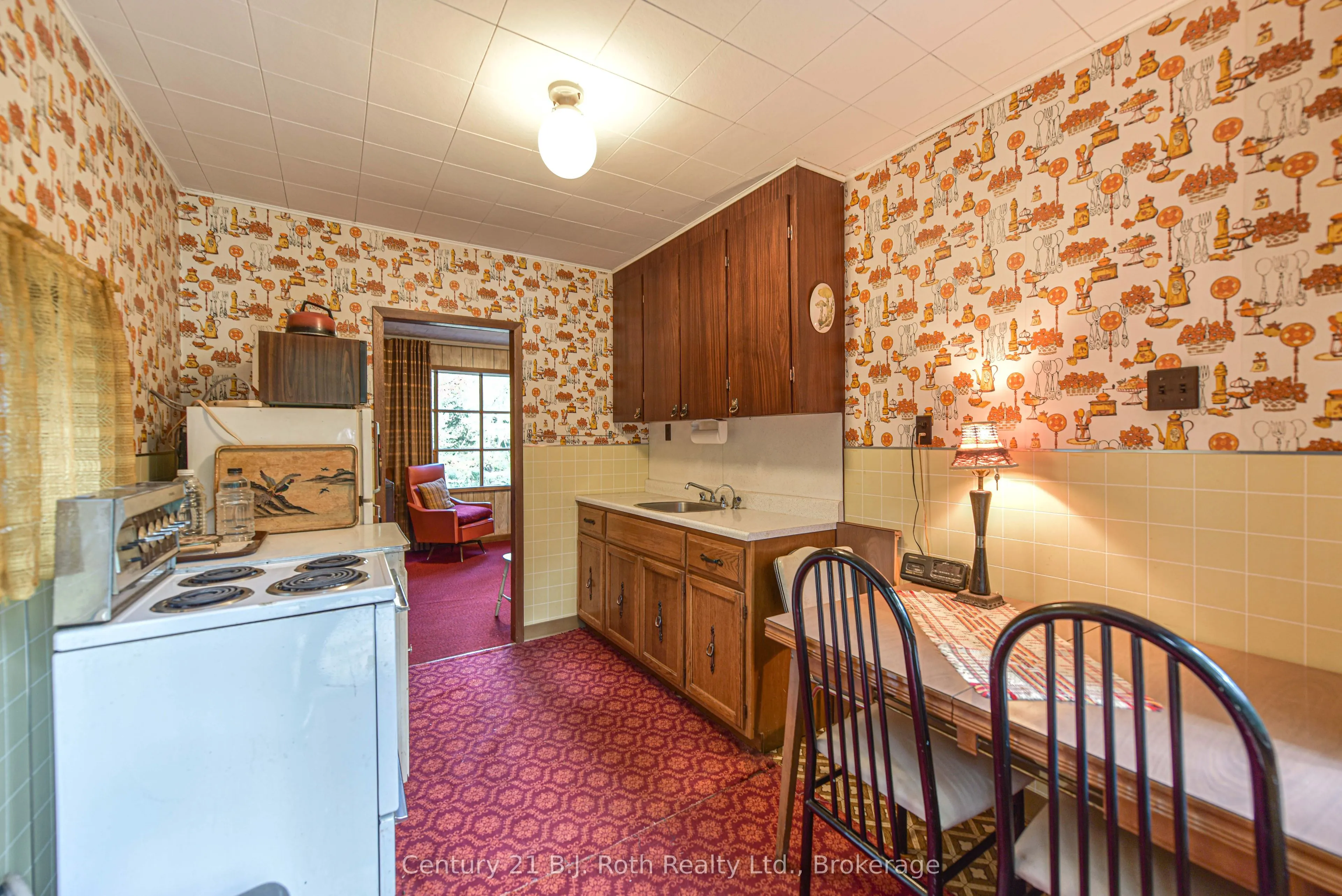 6571 Pioneer Village Lane