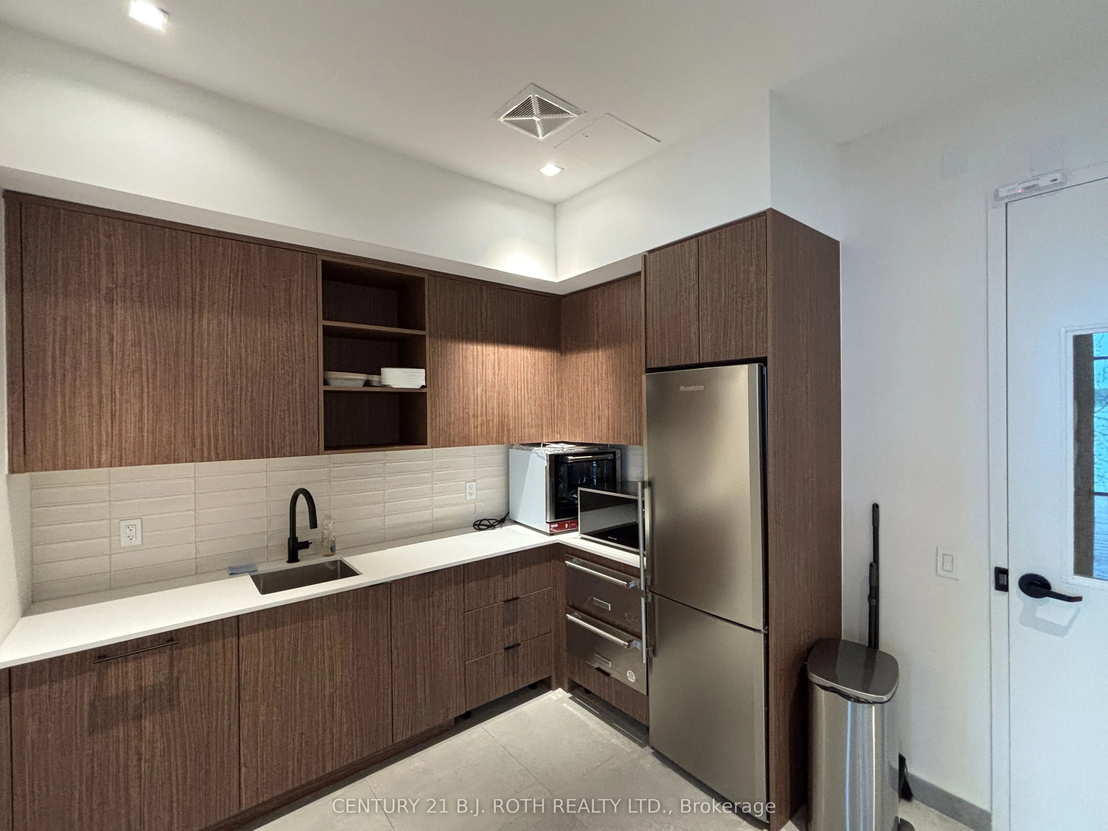 185 Dunlop Street E, #301
