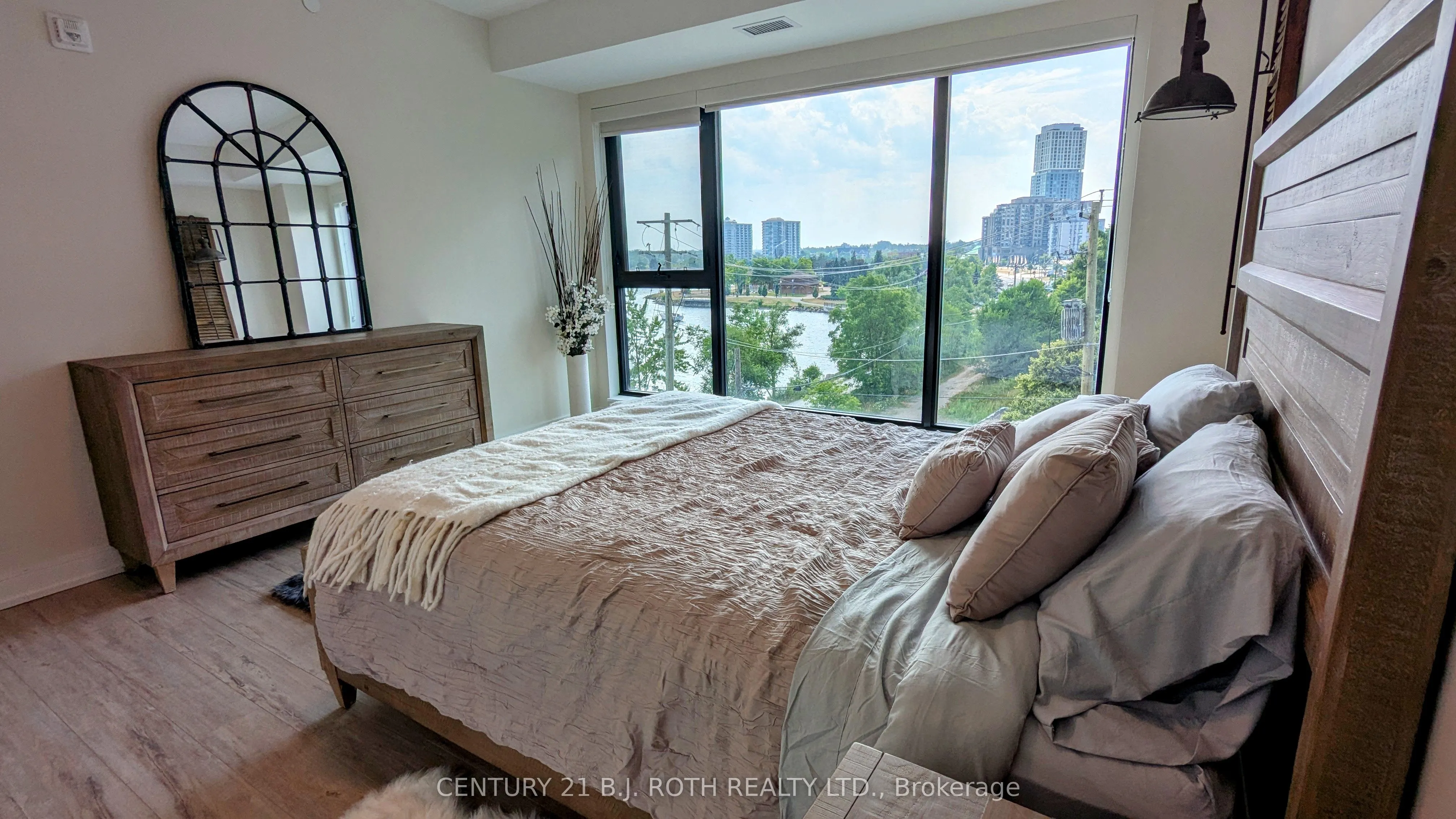 185 Dunlop Street E, #301