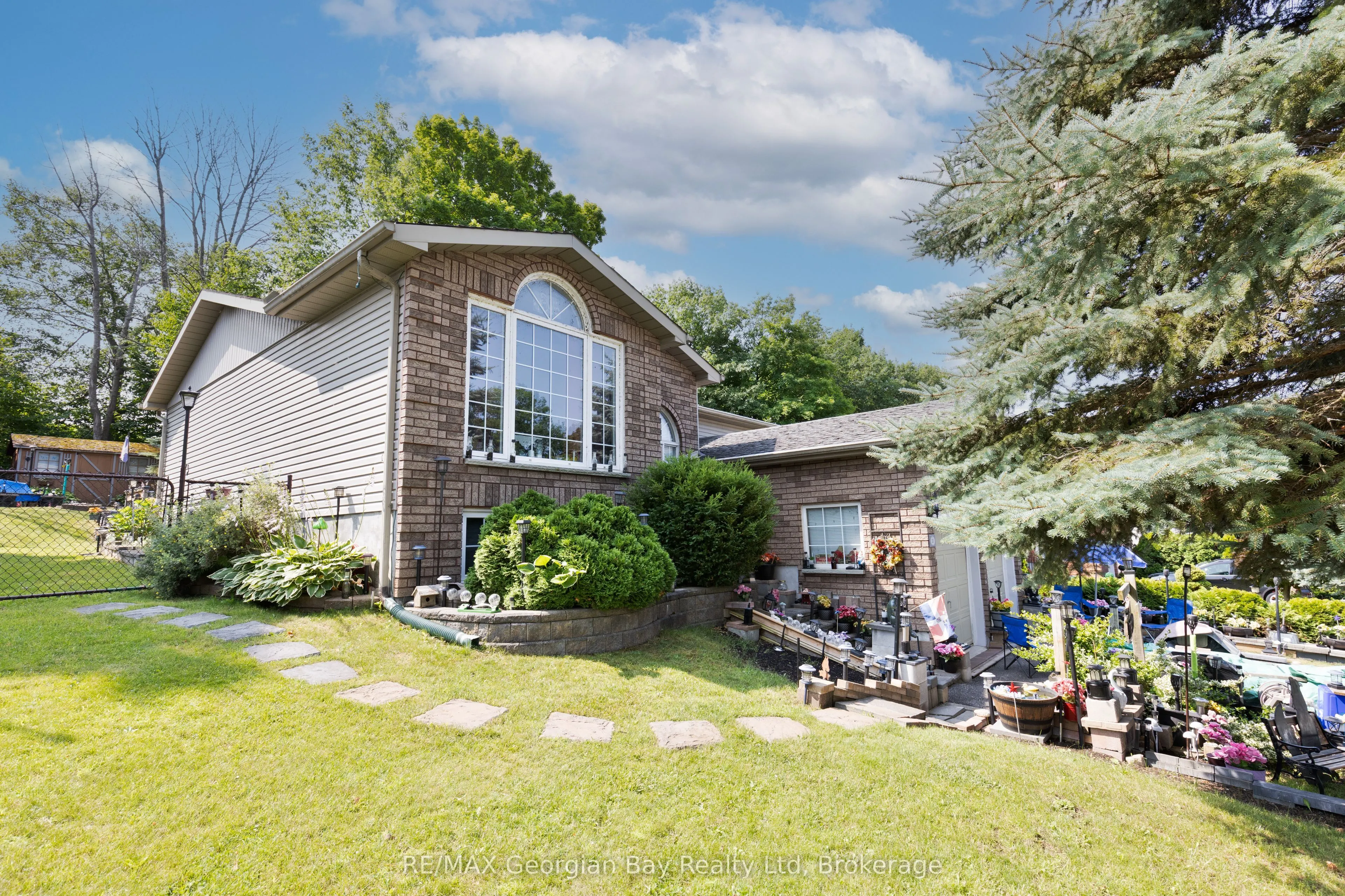 33 Anderson Crescent