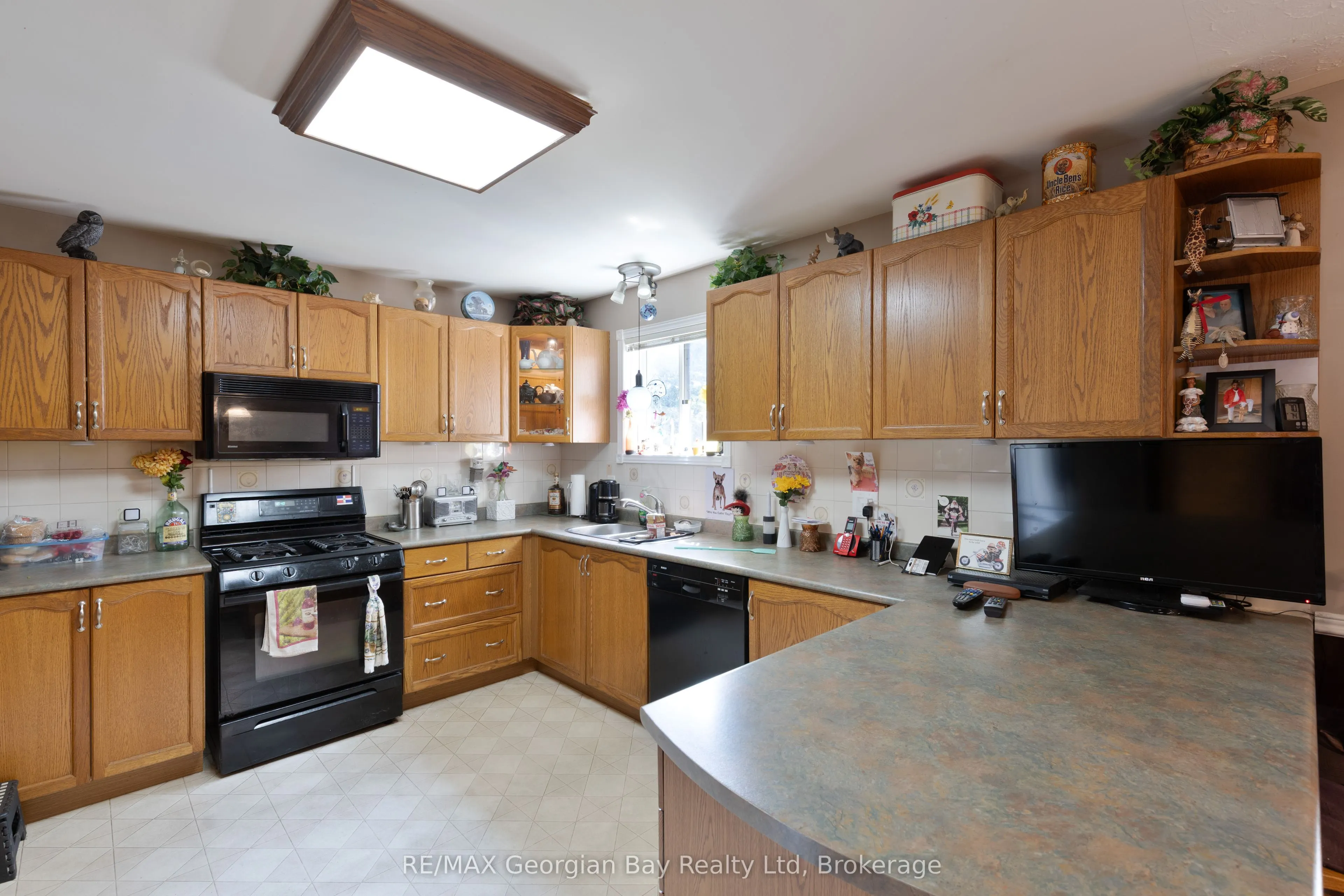 33 Anderson Crescent