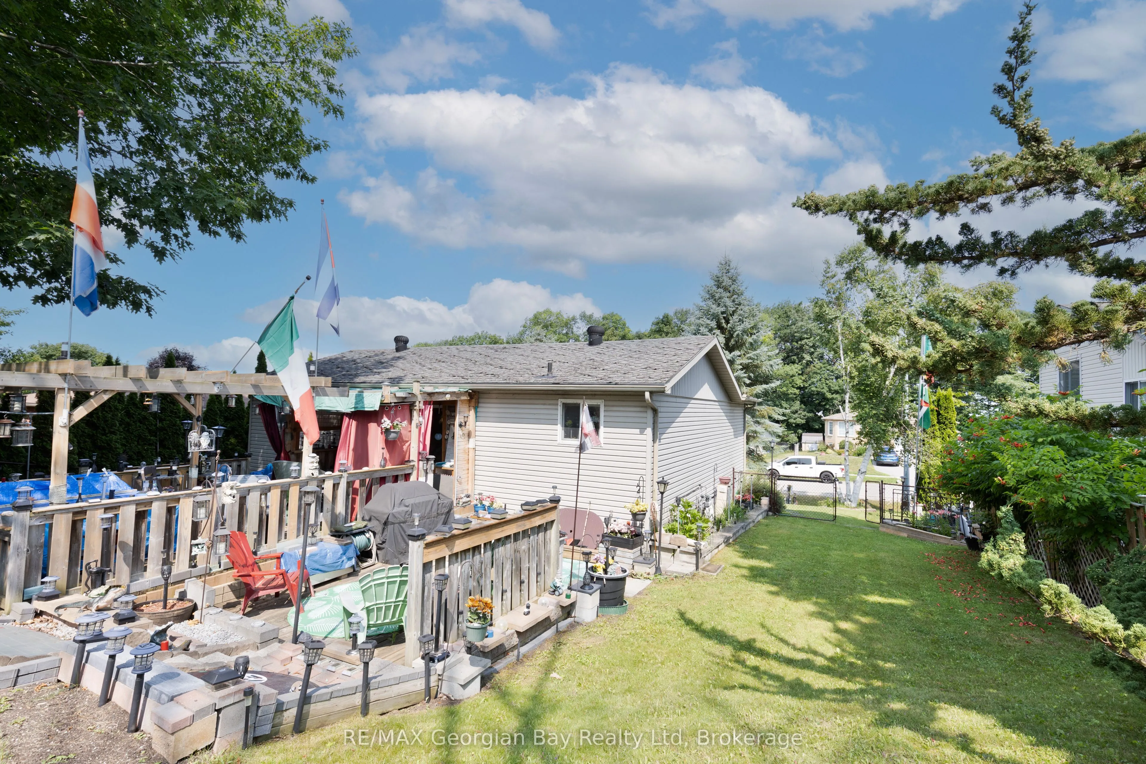 33 Anderson Crescent