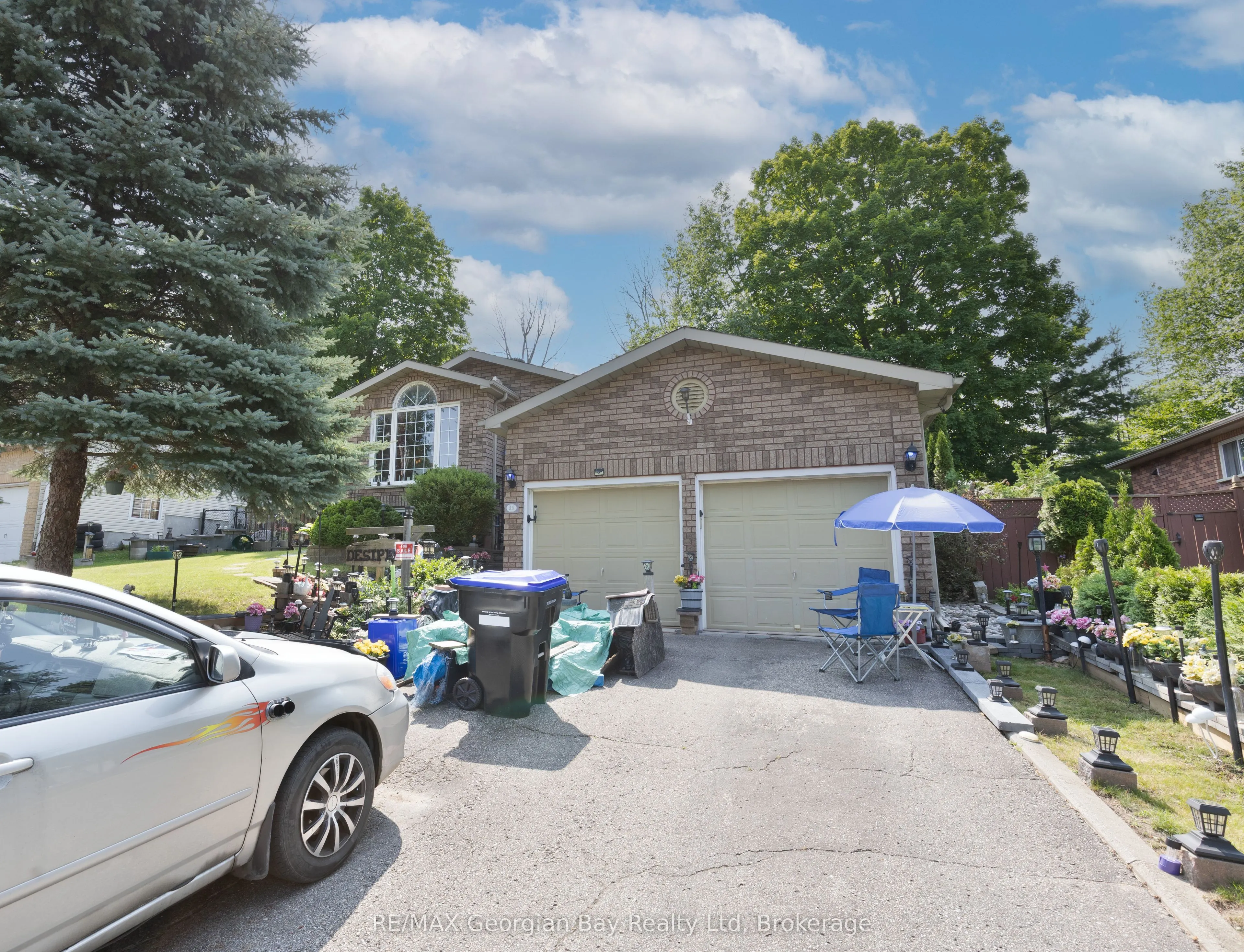33 Anderson Crescent