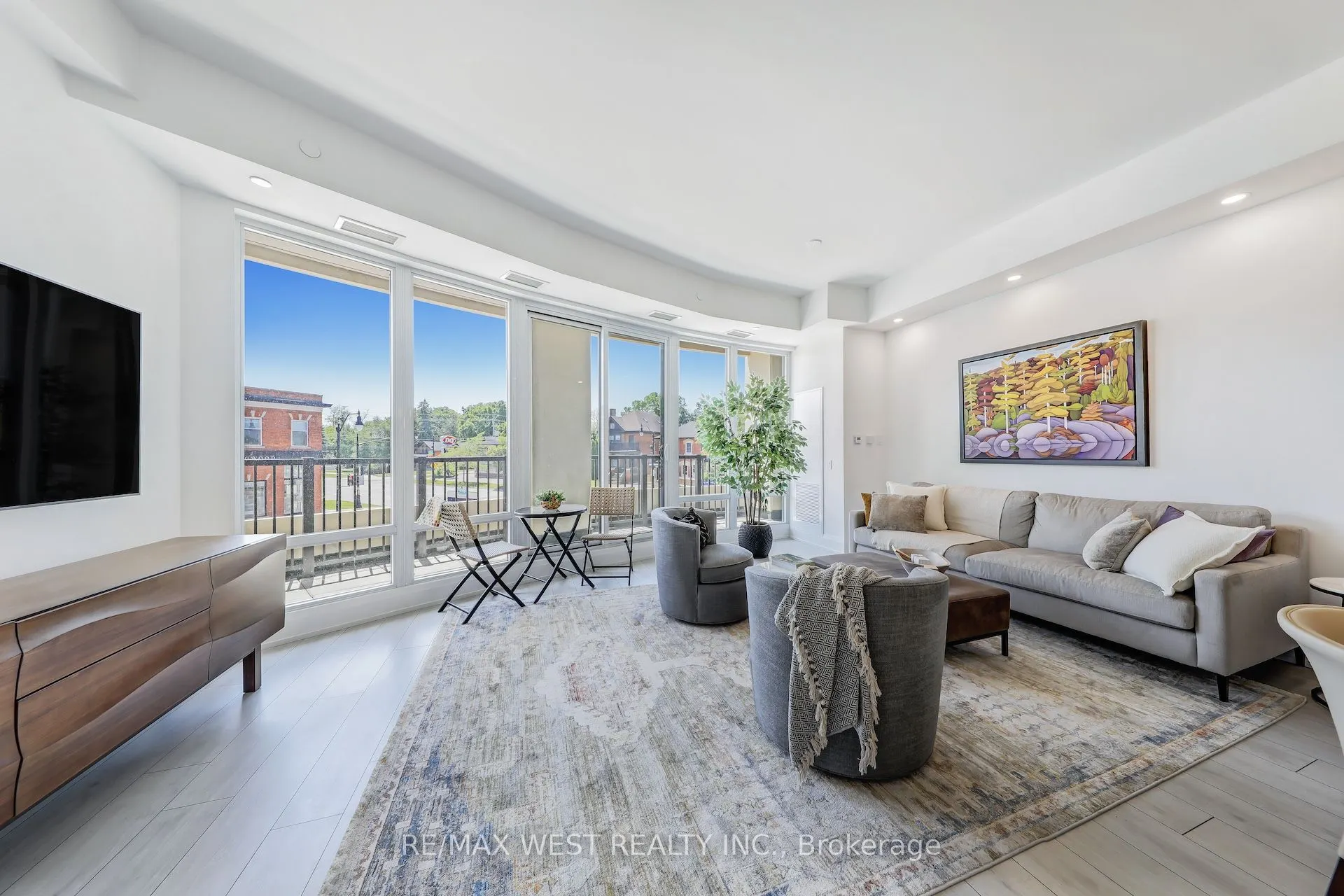 1 Hume Street, #211