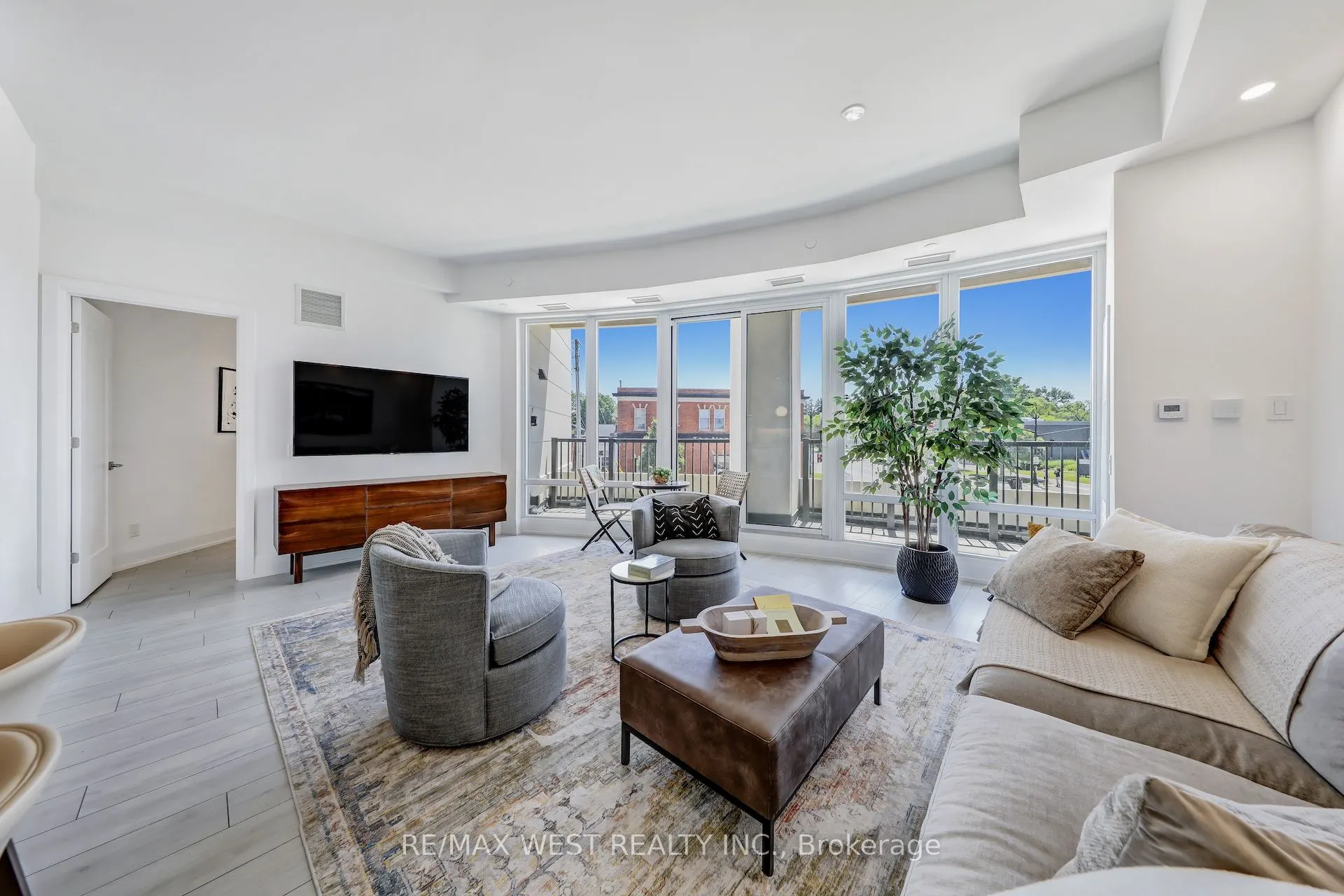 1 Hume Street, #211