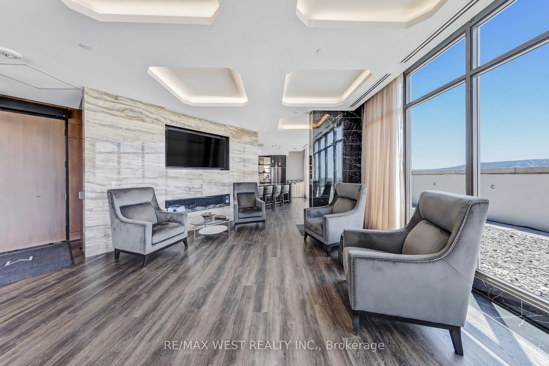 1 Hume Street, #211