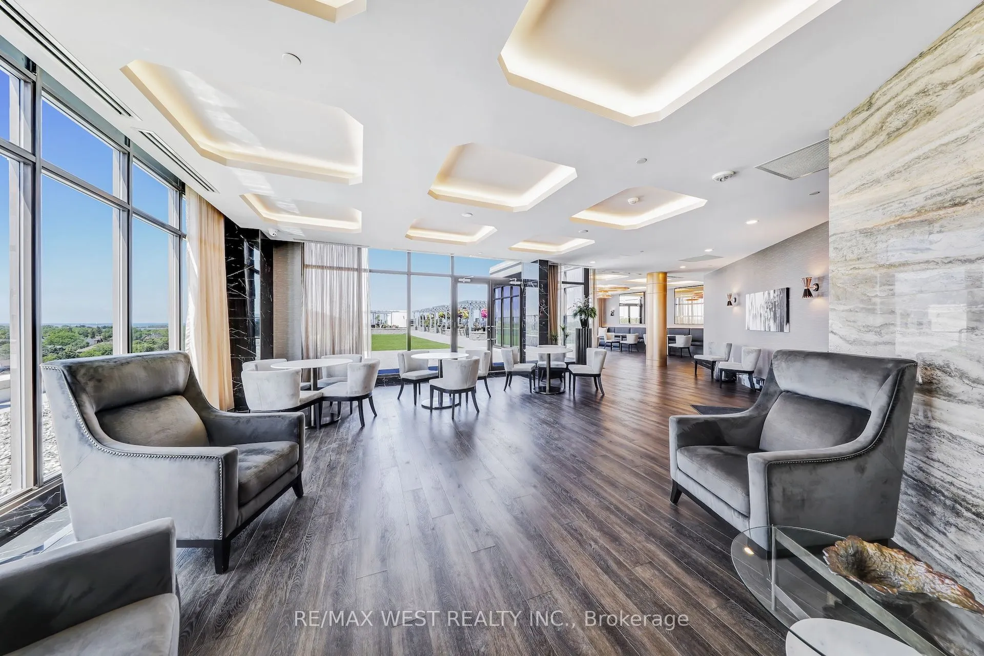 1 Hume Street, #211