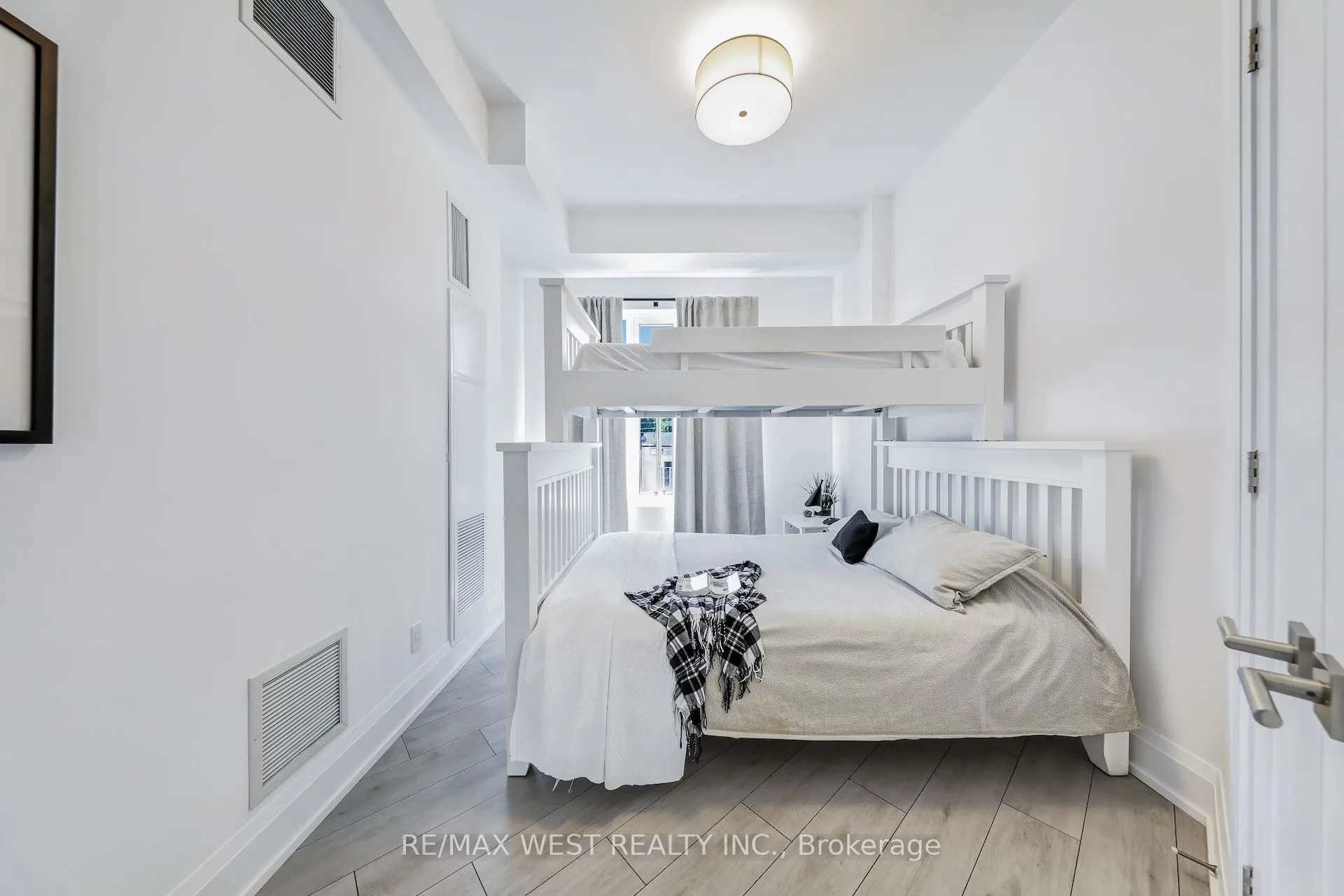 1 Hume Street, #211