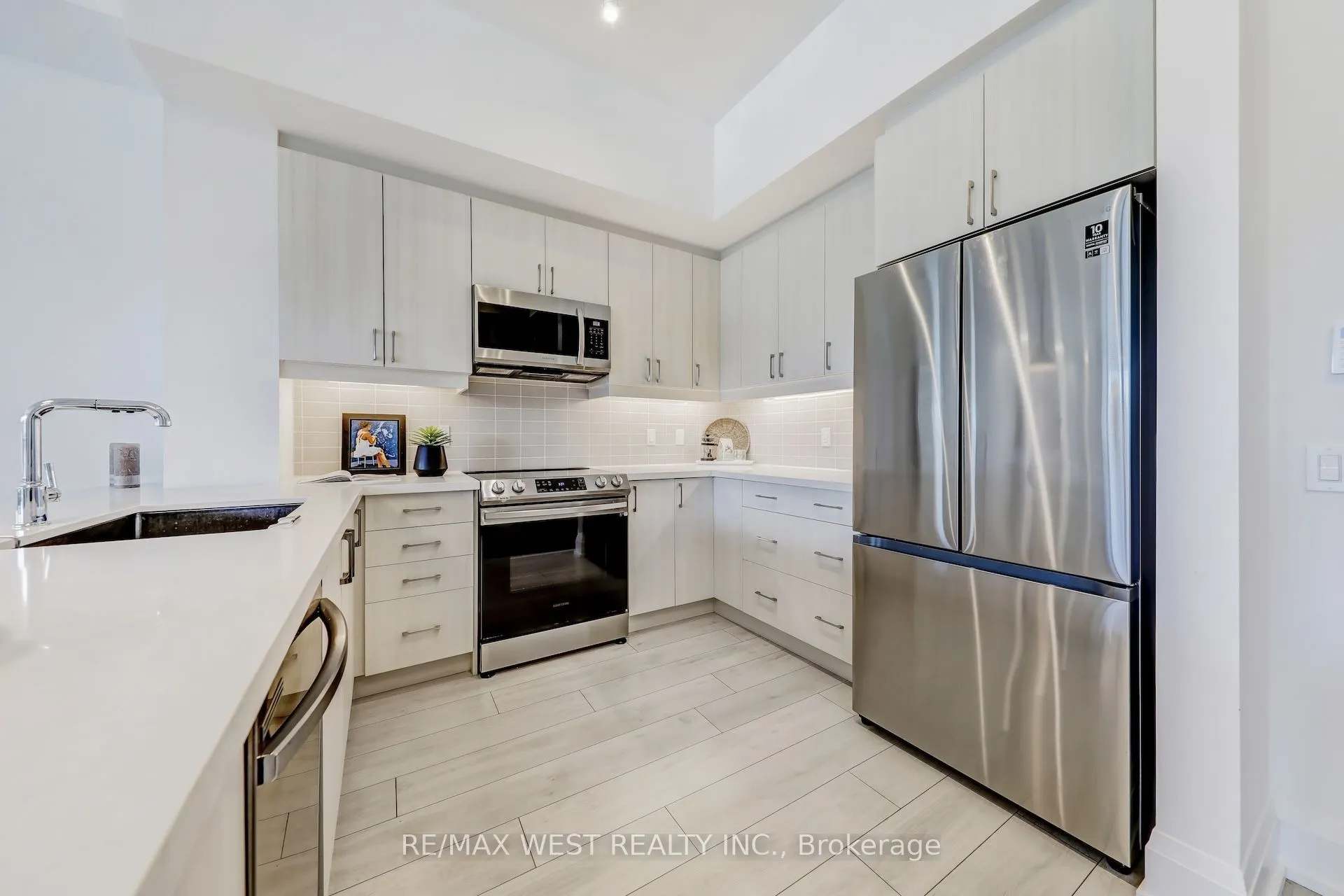 1 Hume Street, #211