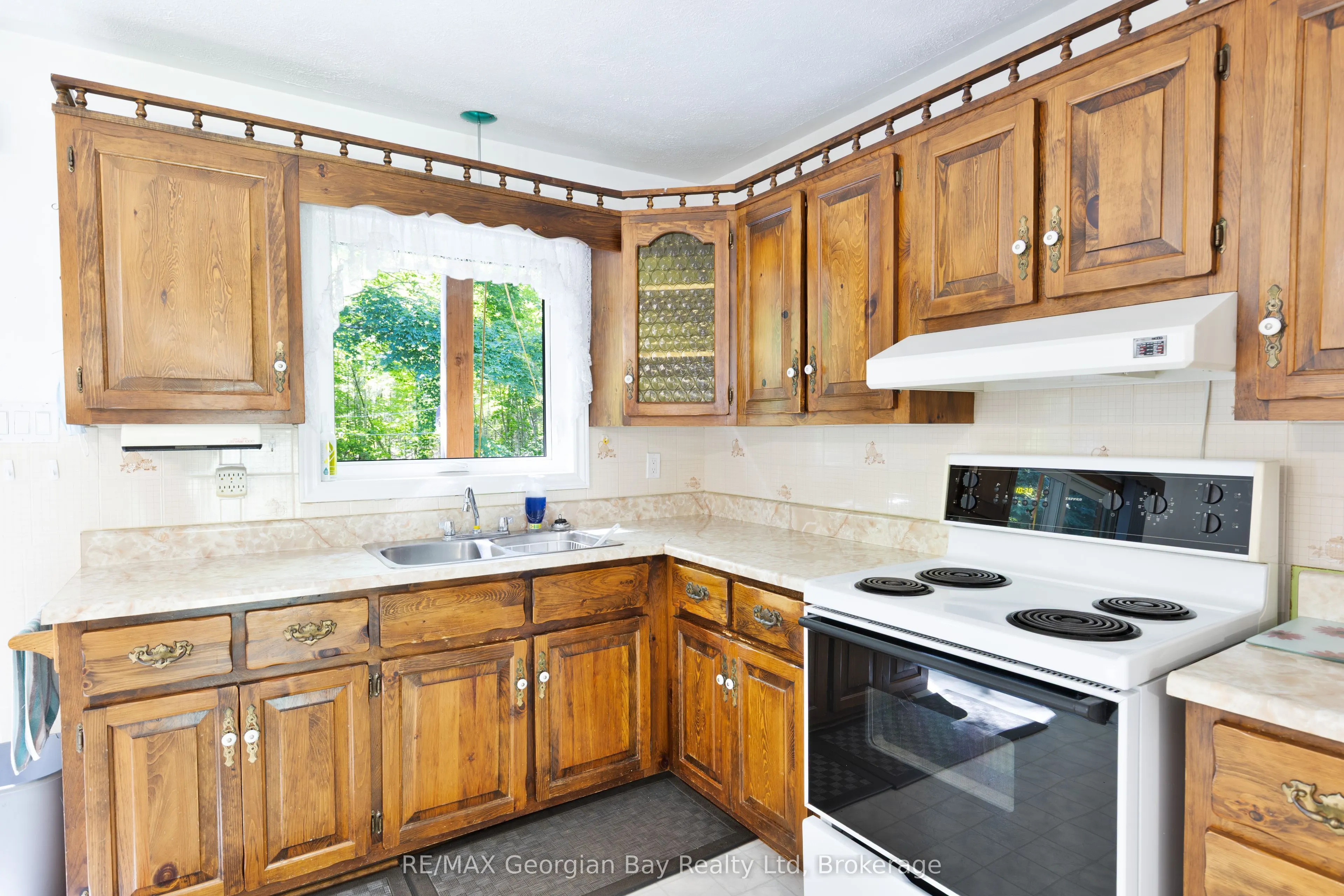 2284 Champlain Road