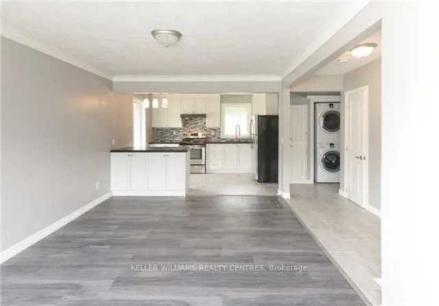 209 WELLINGTON Street E, #Main floor