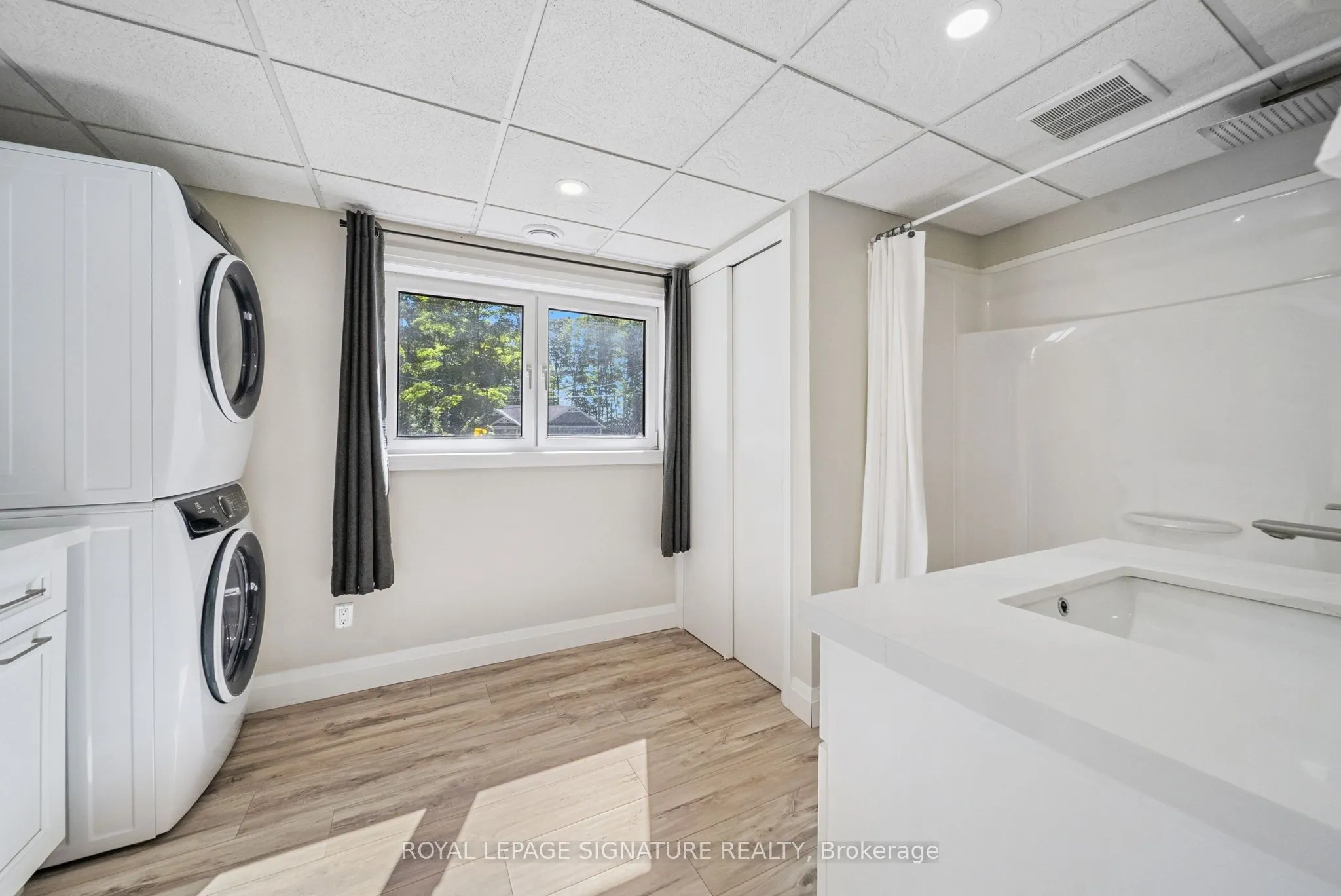 470 Parkview Court