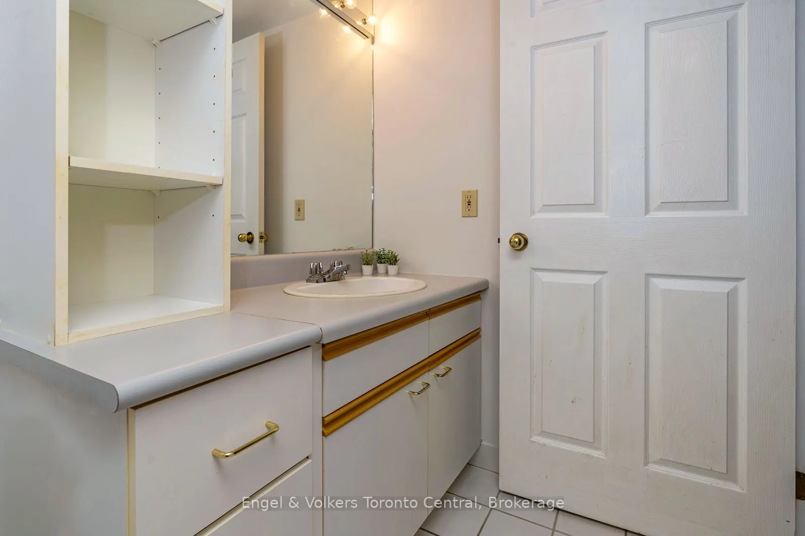 172 Eighth Street, #507