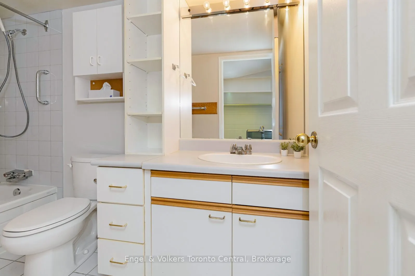 172 Eighth Street, #507