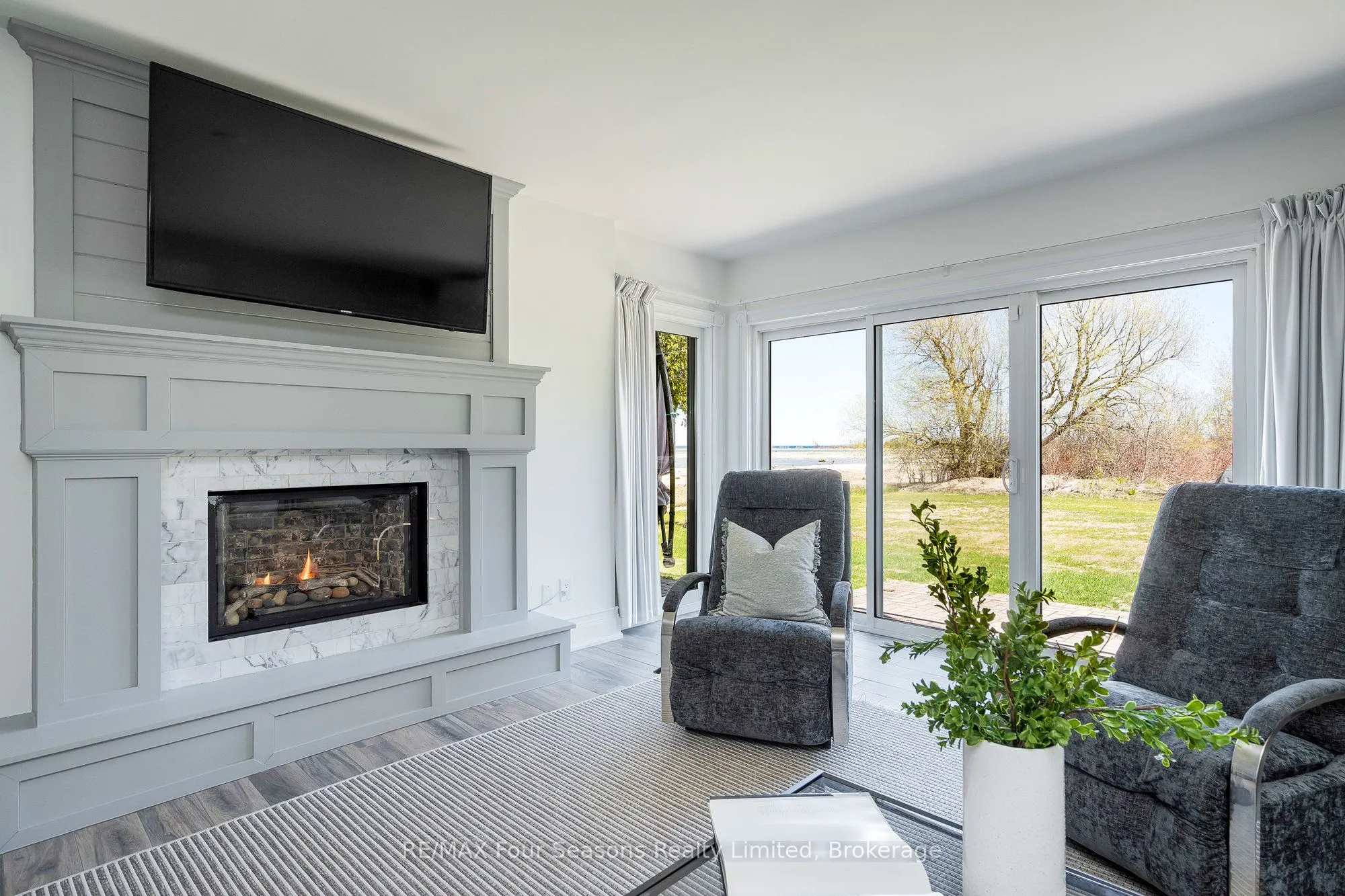 44 Trott Boulevard, #18