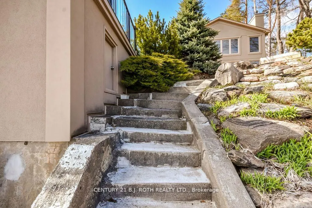 73 LAKESHORE Road W